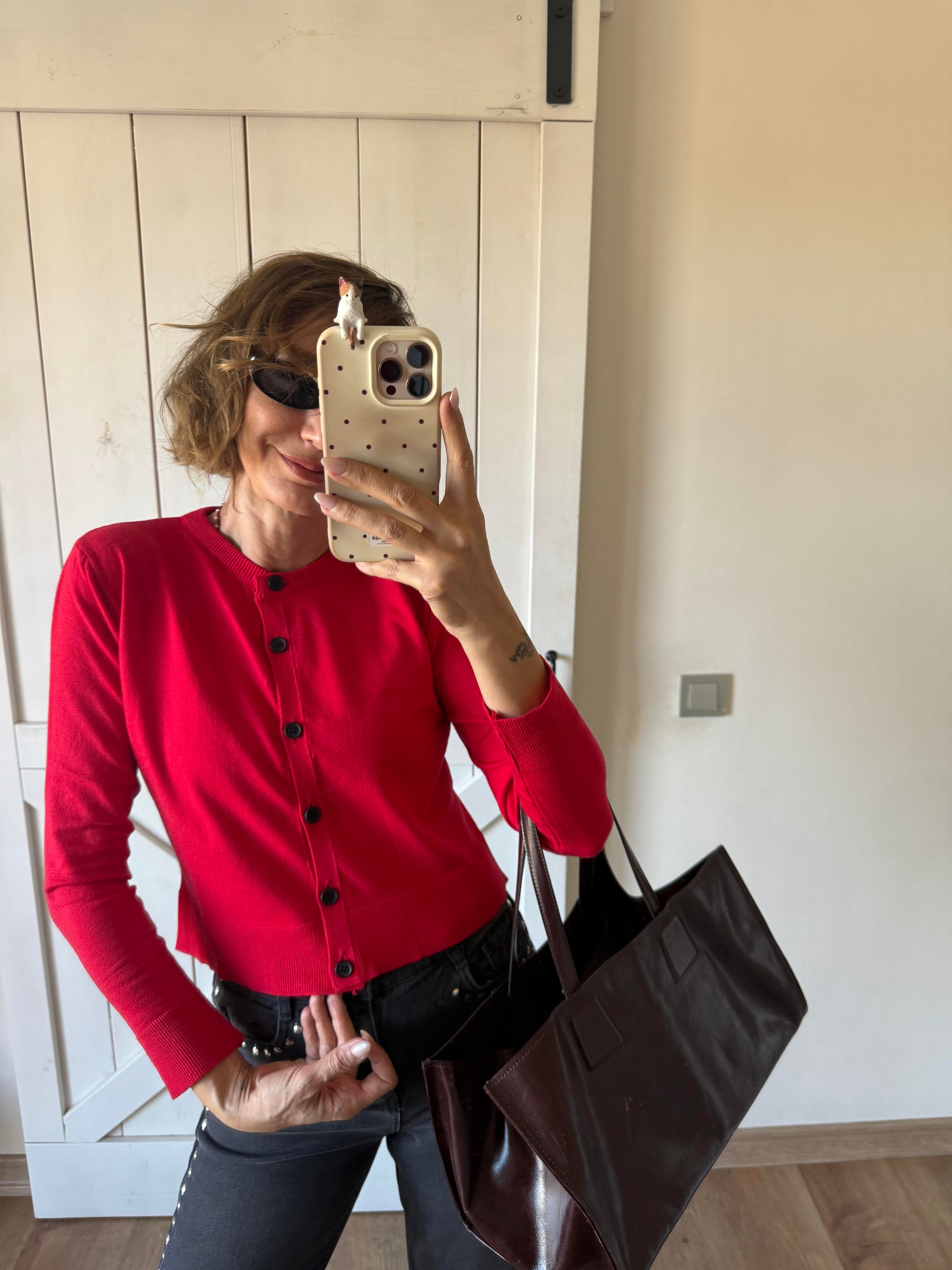 Kırmızı Siyah Düğmeli Hırka