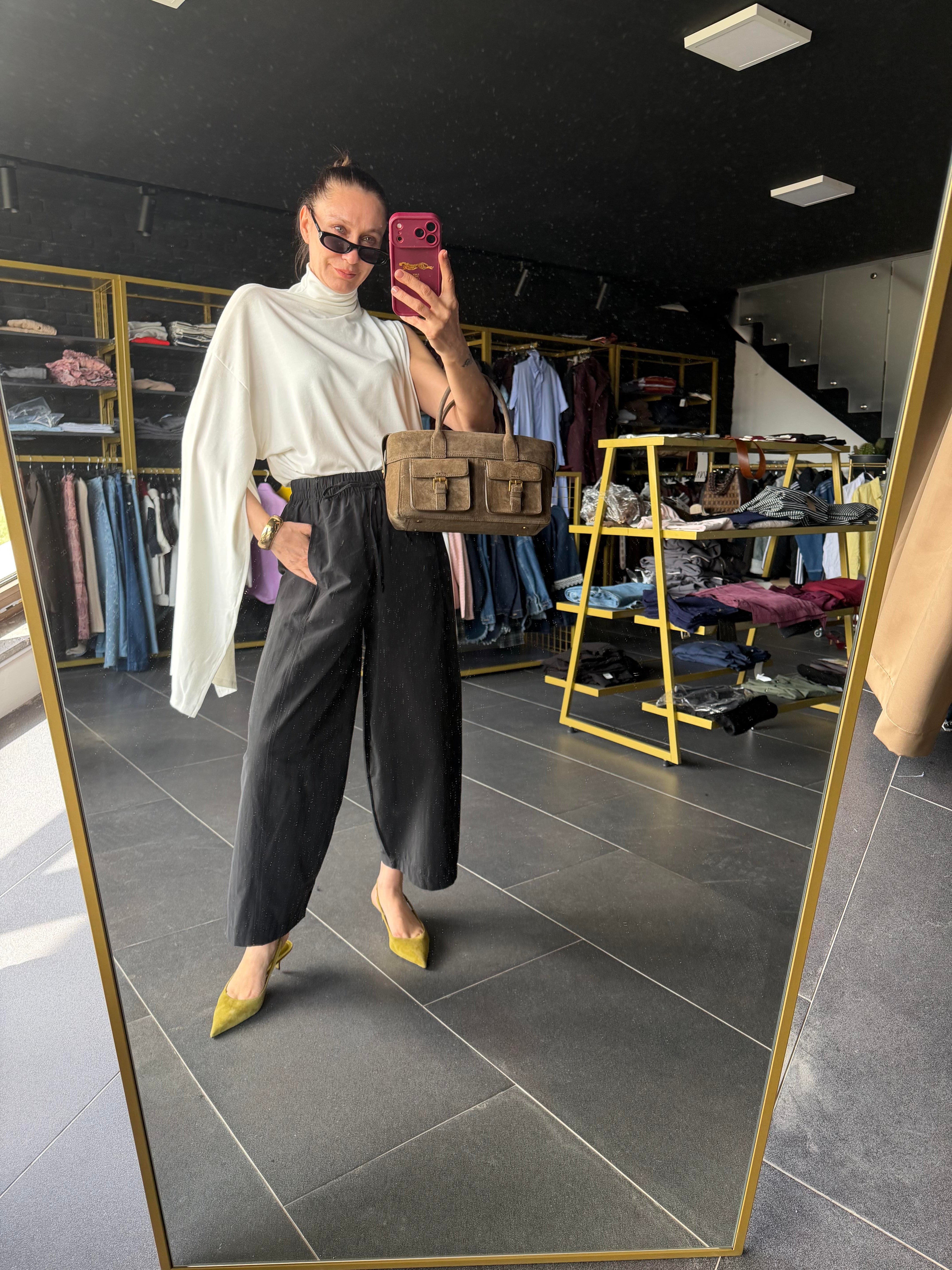 Kos Model Siyah Pantolon