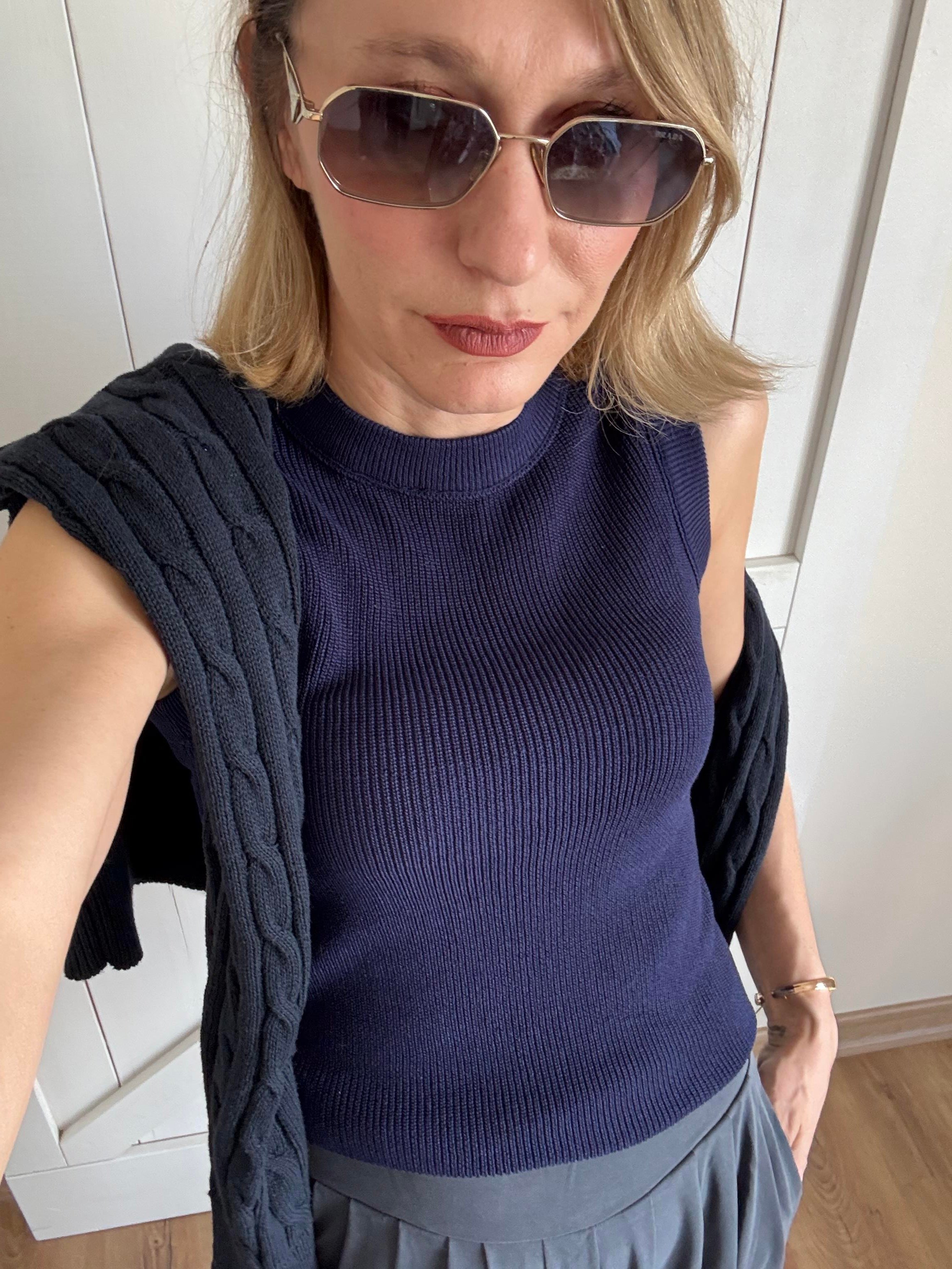 Lacivert Halter Atlet