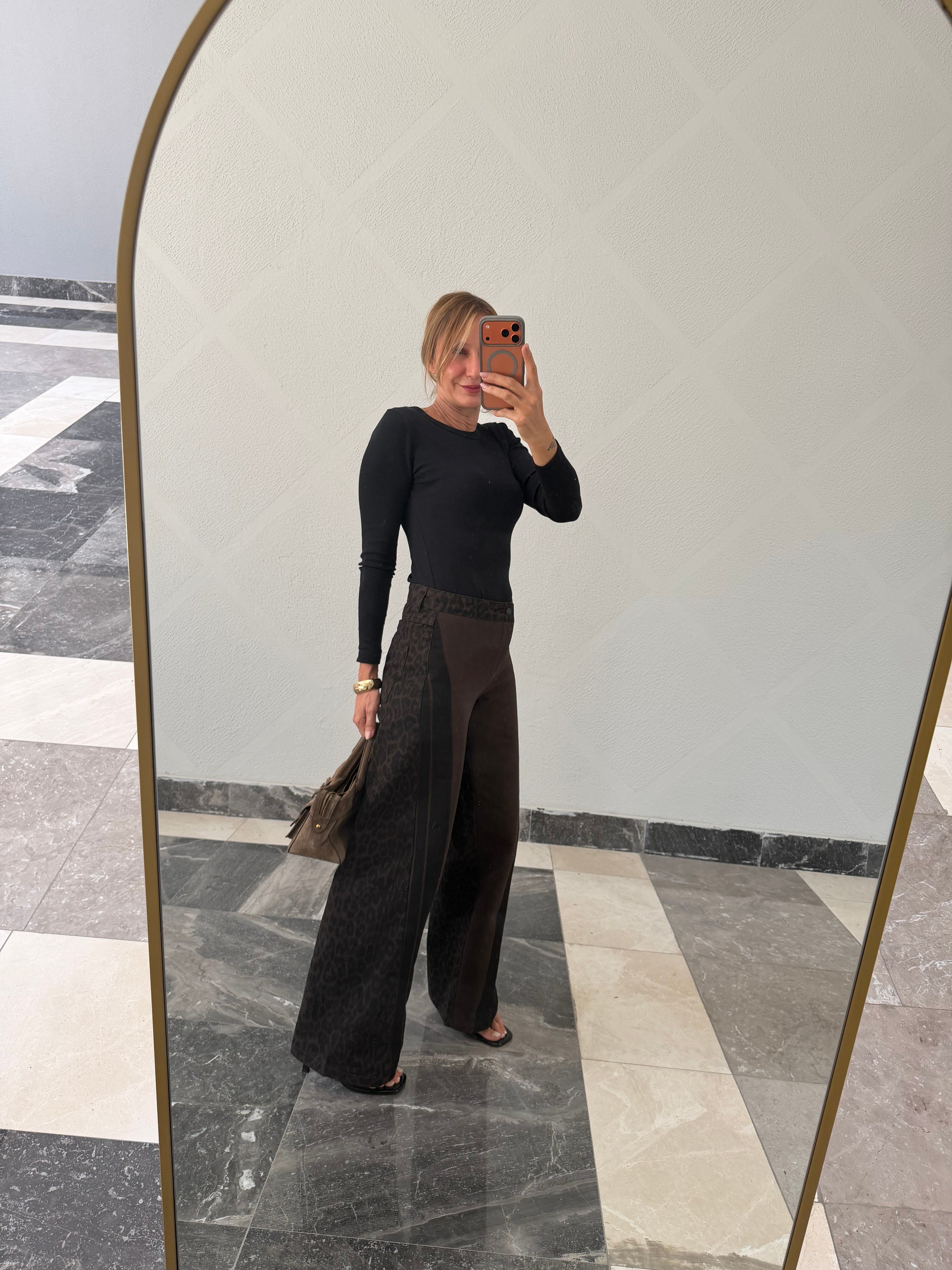 Leopar Twst Yanlardan Siyah Biyeli Jean
