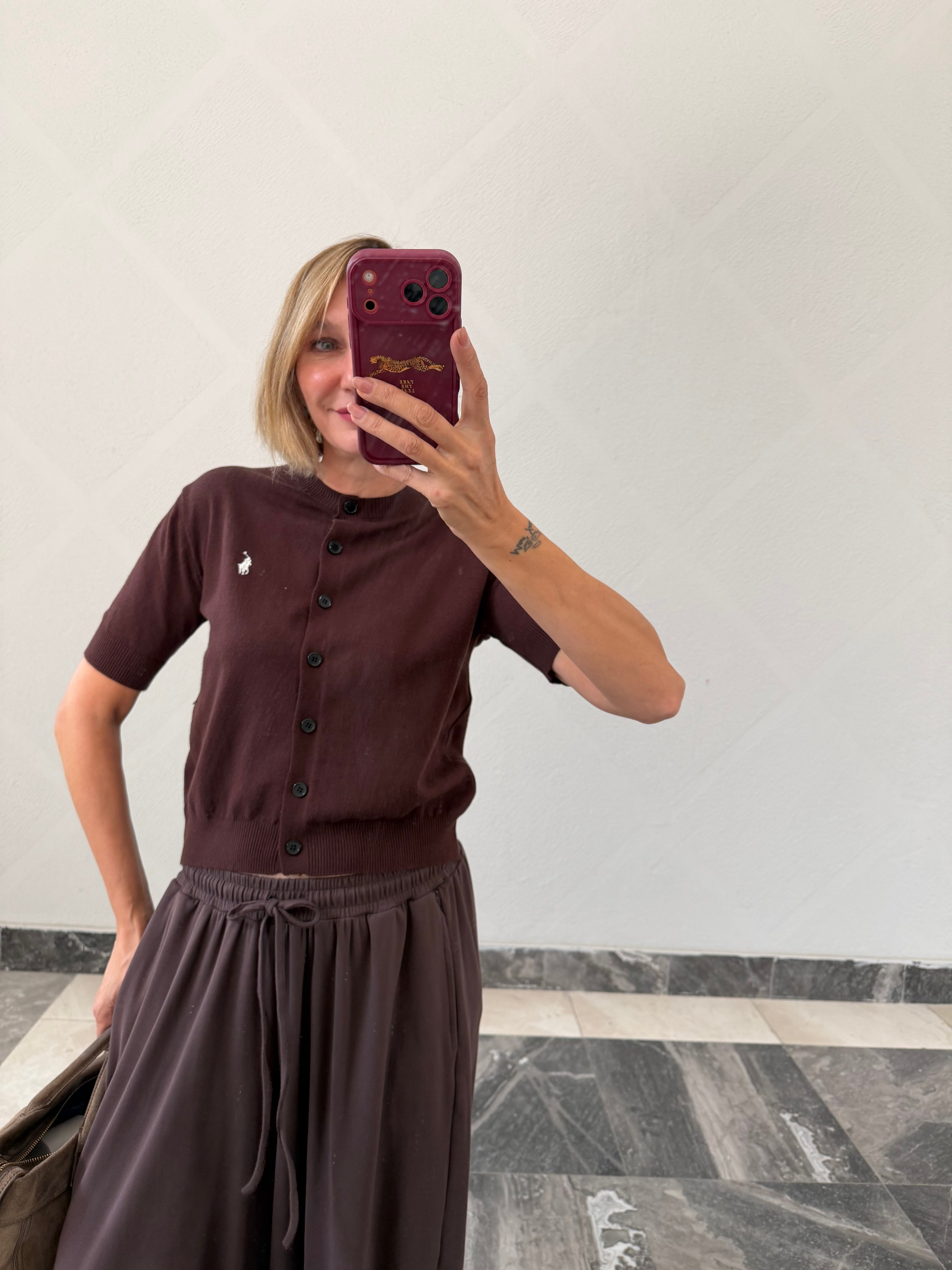 Logolu Düğmeli Kahve Hırka