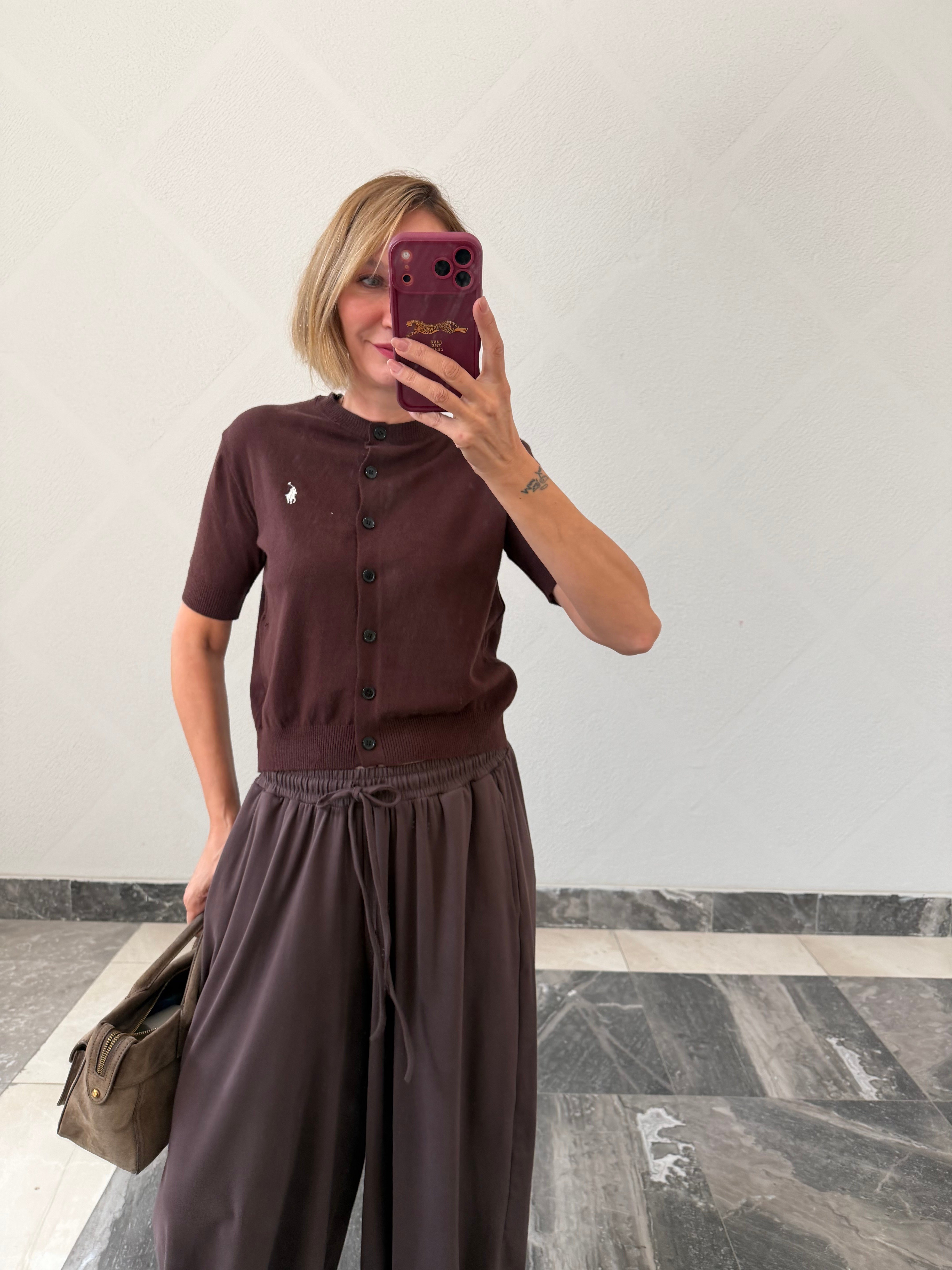 Logolu Düğmeli Kahve Hırka