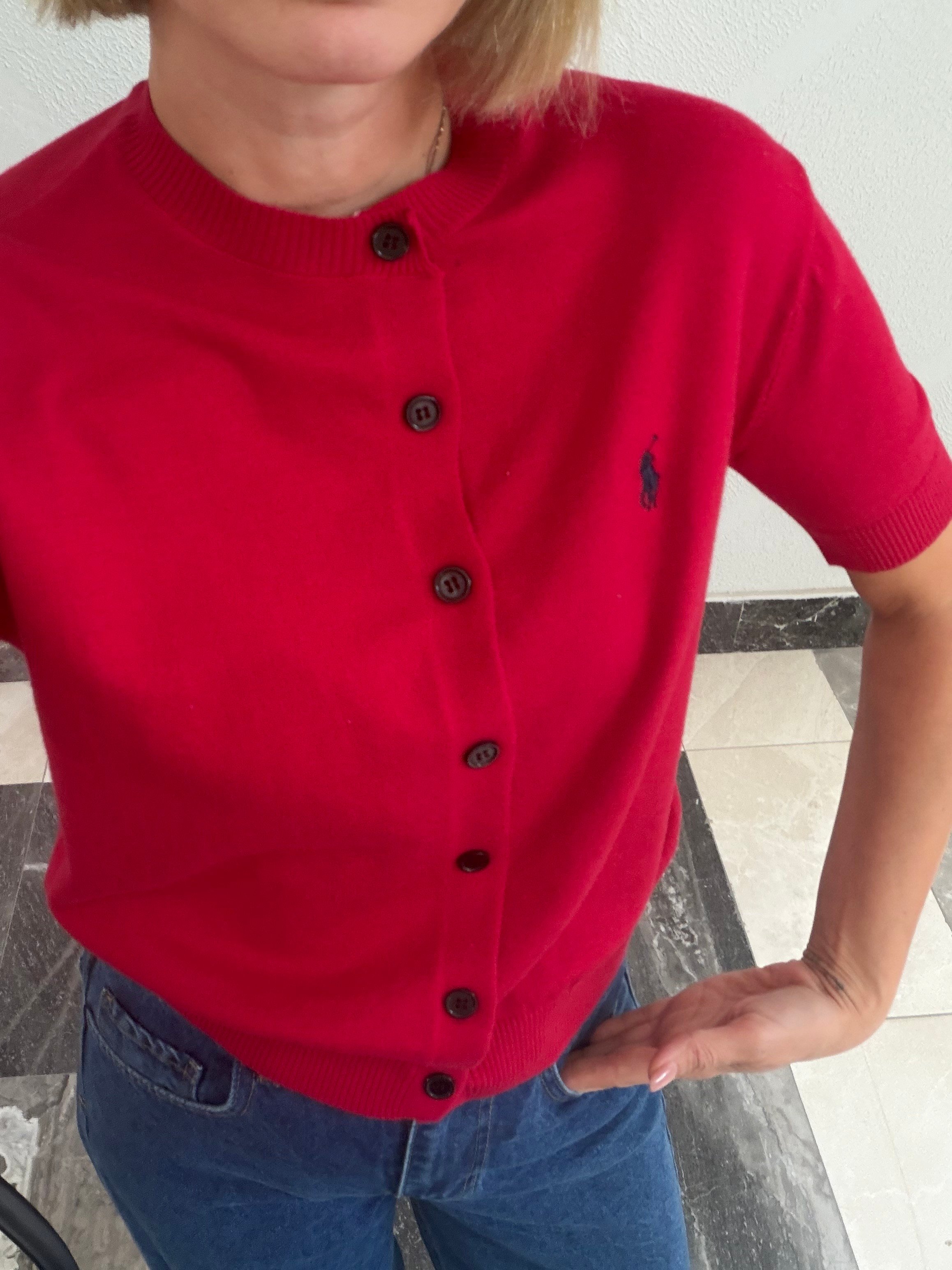 Logolu Düğmeli Kırmızı Hırka