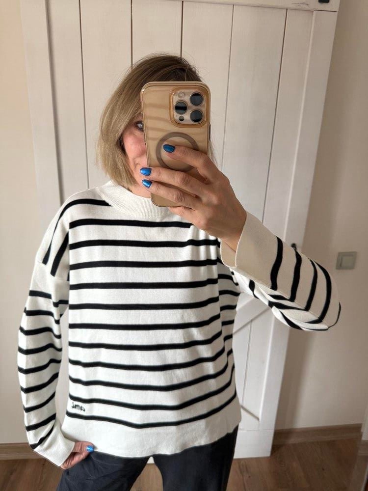 Love Çizgi Detaylı Beyaz Kazak