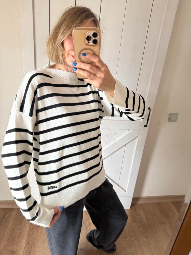 Love Çizgi Detaylı Beyaz Kazak