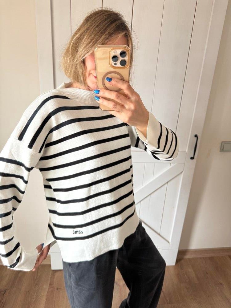 Love Çizgi Detaylı Beyaz Kazak