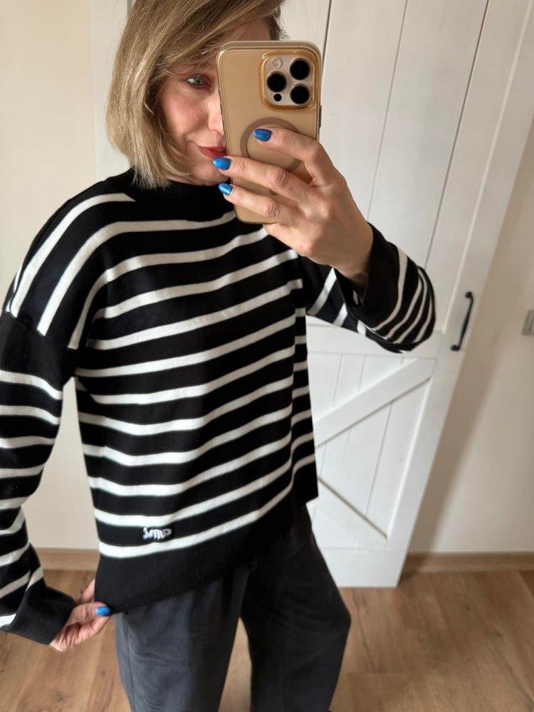 Love Çizgi Detaylı Siyah Kazak