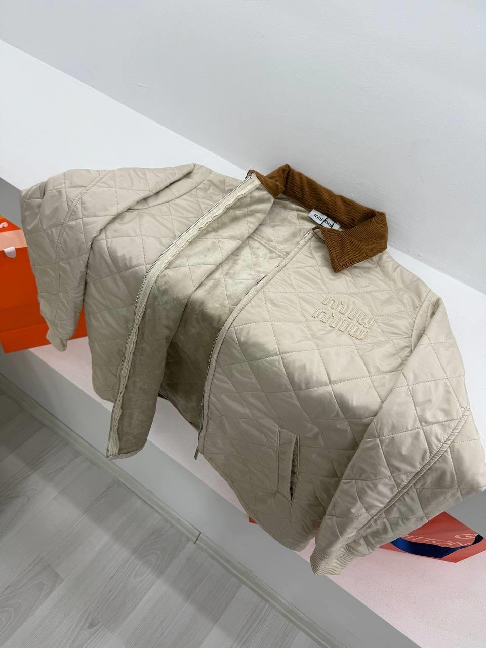 Luxury Miyyu Kapitone Ekru Mont