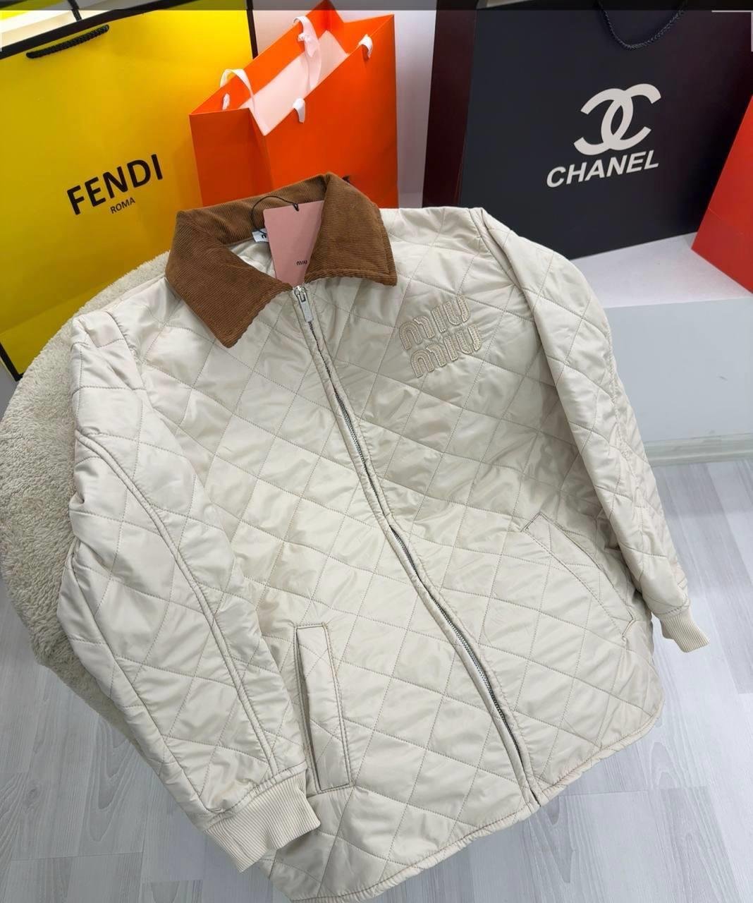 Luxury Miyyu Kapitone Ekru Mont