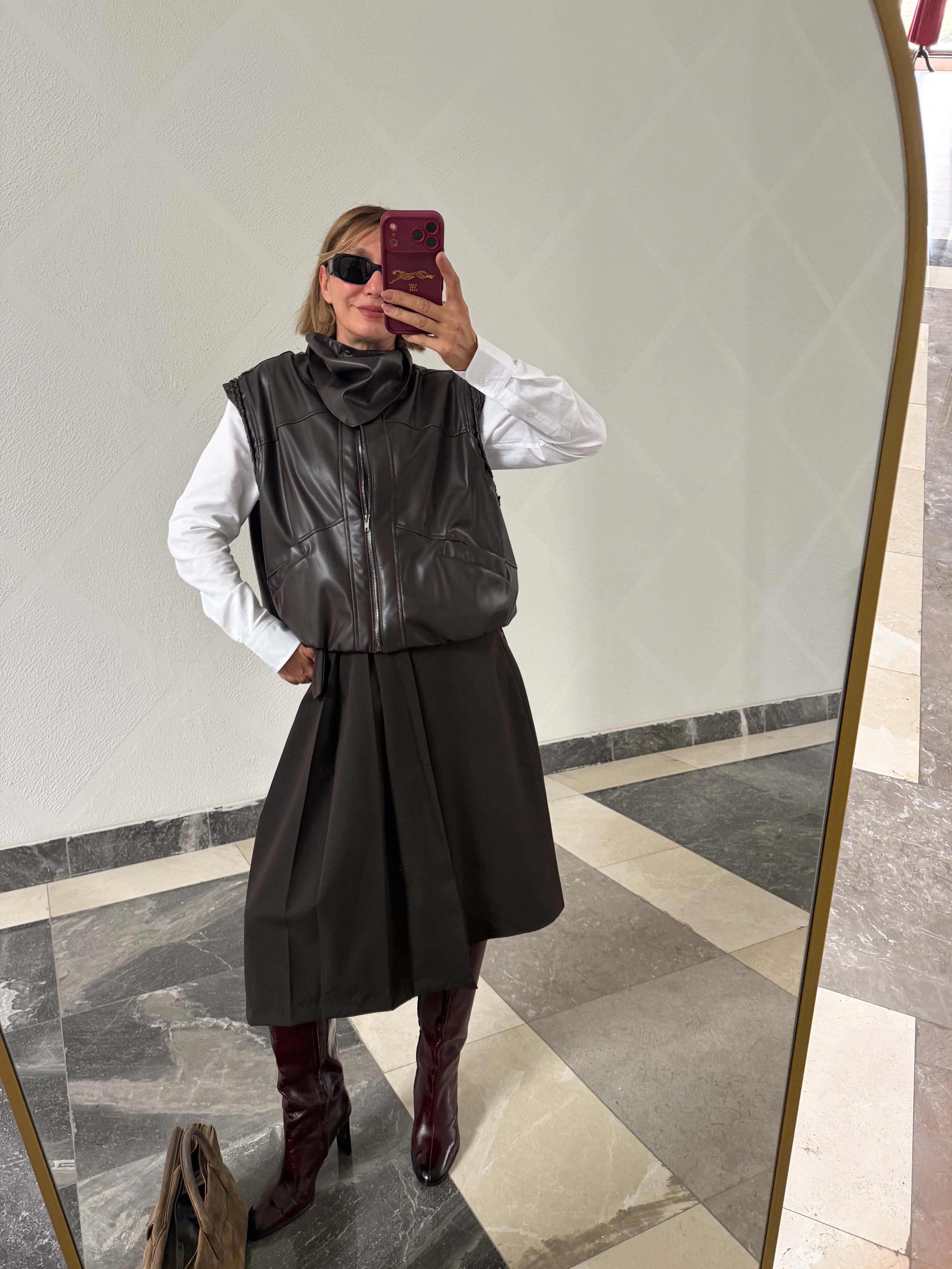 Marka Model Acı Kahve Fularlı Deri Yelek