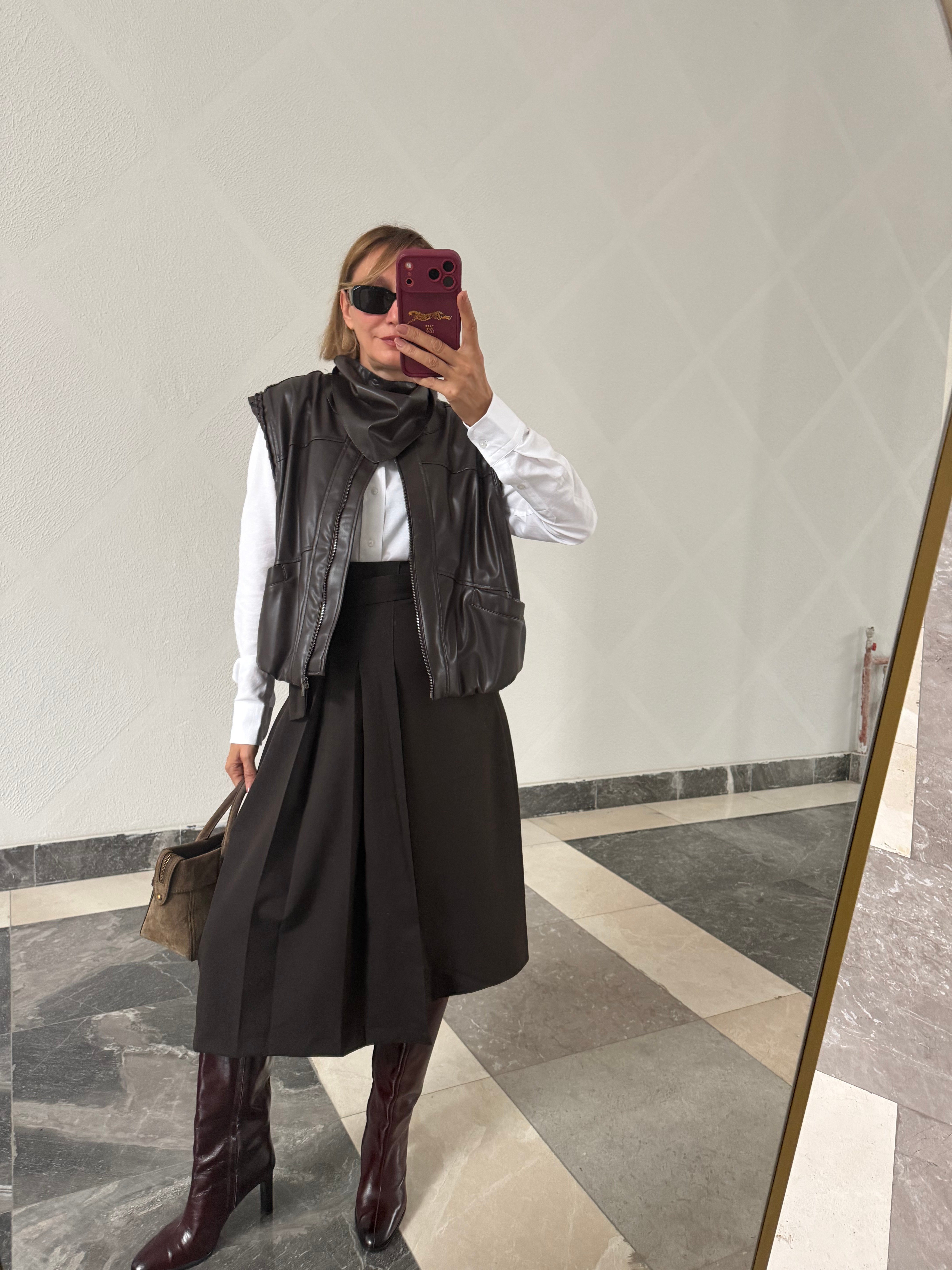 Marka Model Acı Kahve Fularlı Deri Yelek