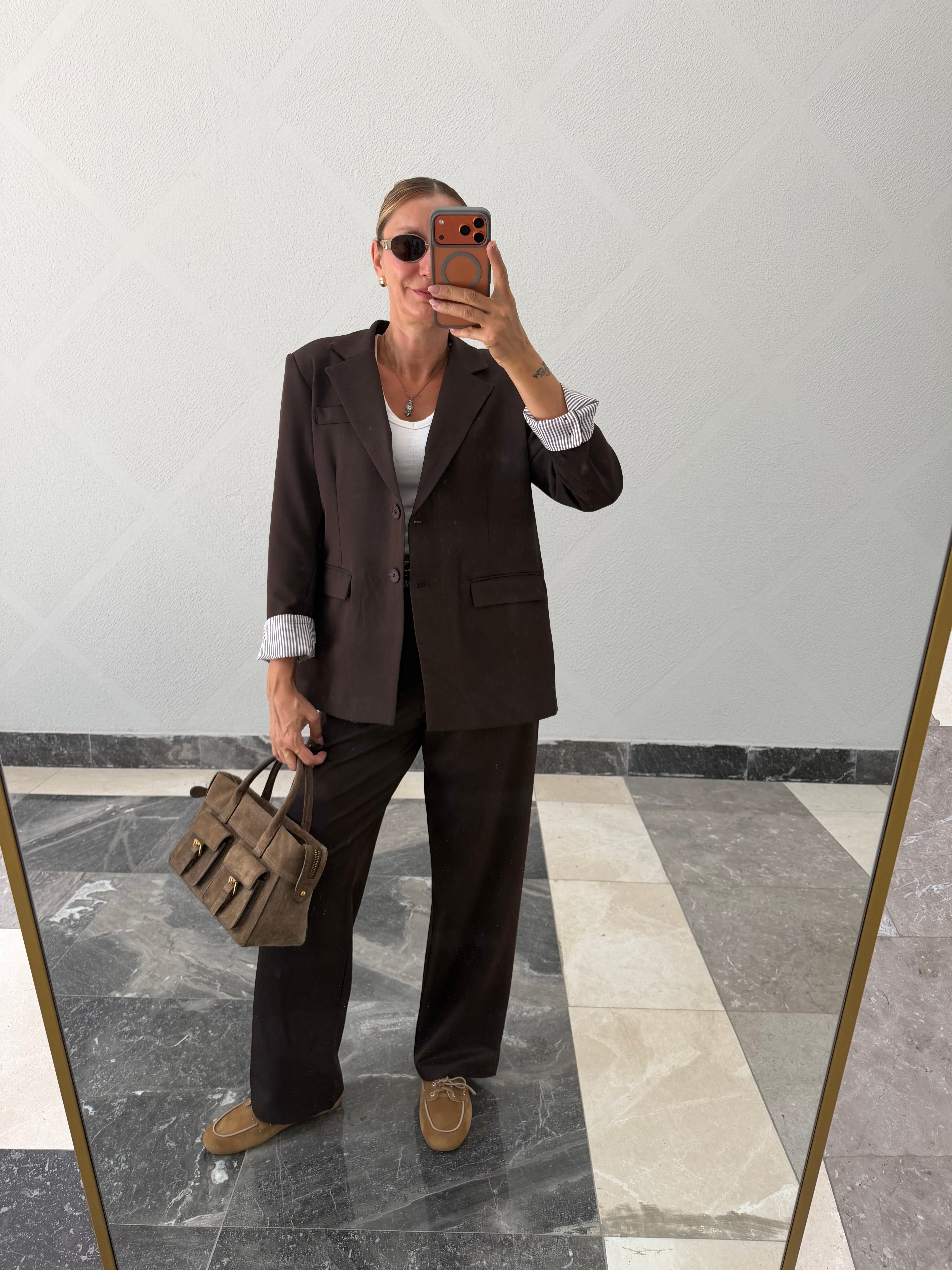 Marka Model Arkası Yırtmaçlı, Kemerli, Acıkahve Ceket Takım