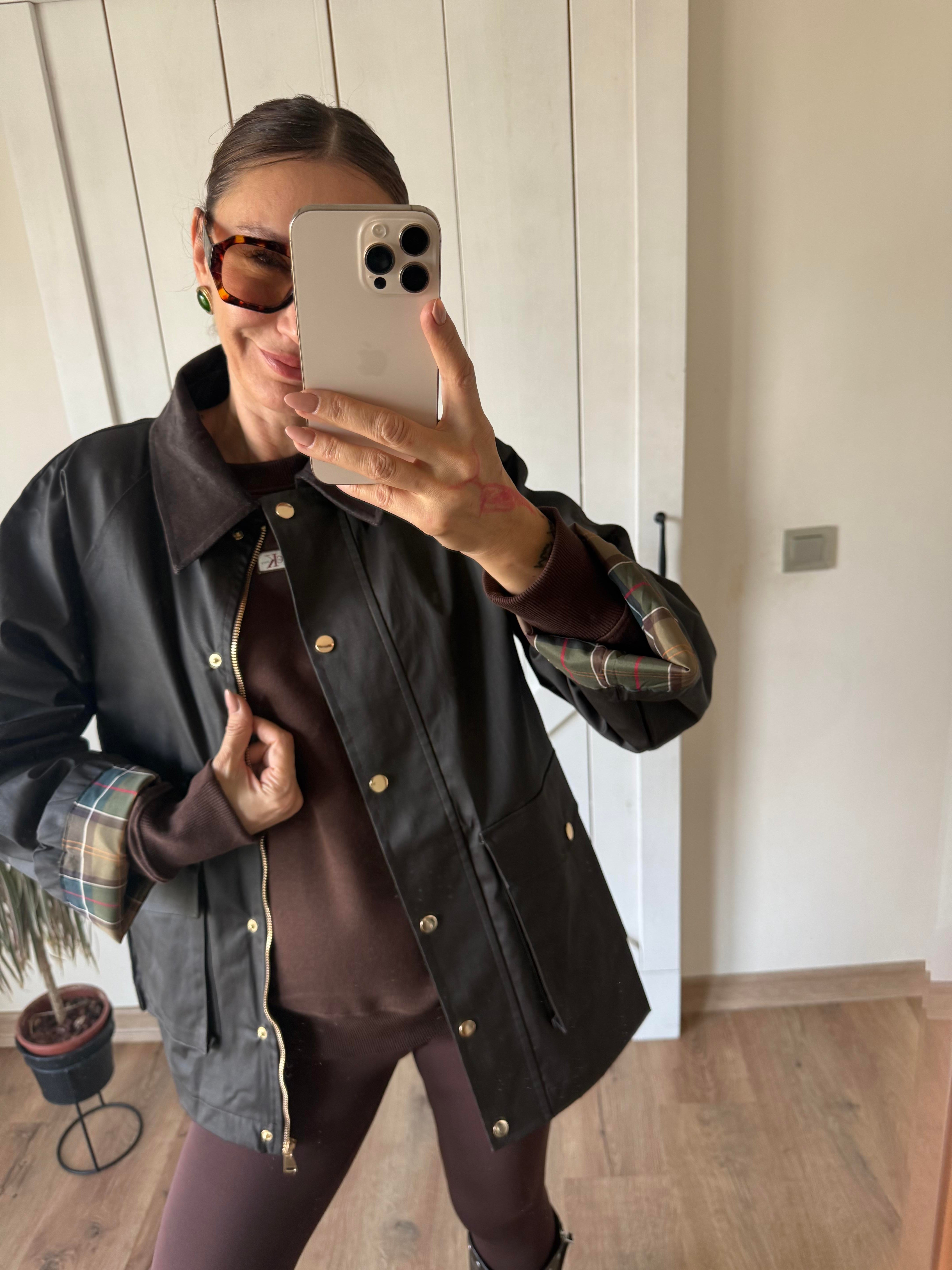 Marka Model Astarı Ekoseli Kadife Yaka Yağlı Mont