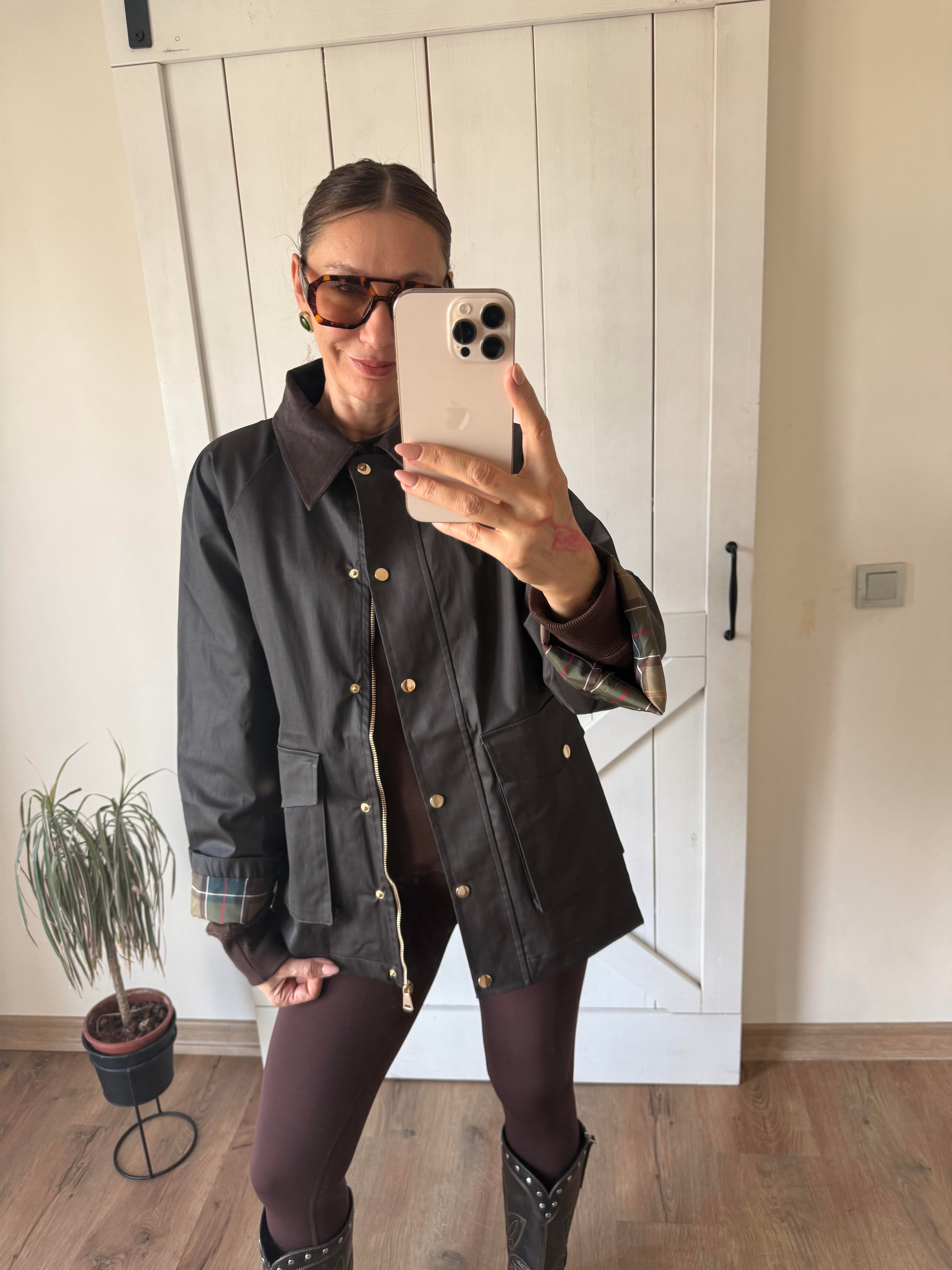 Marka Model Astarı Ekoseli Kadife Yaka Yağlı Mont