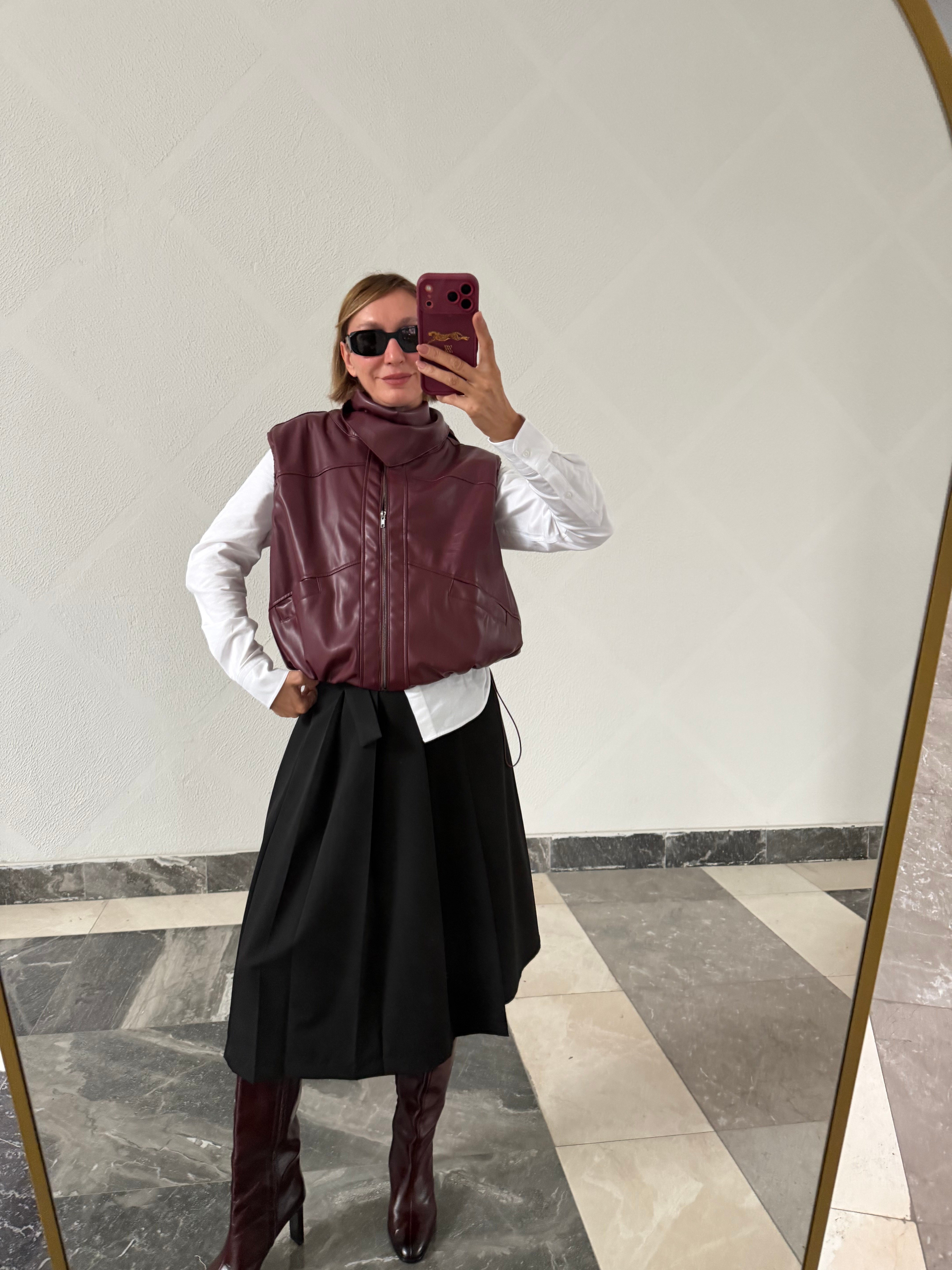 Marka Model Bordo Fularlı Deri Yelek