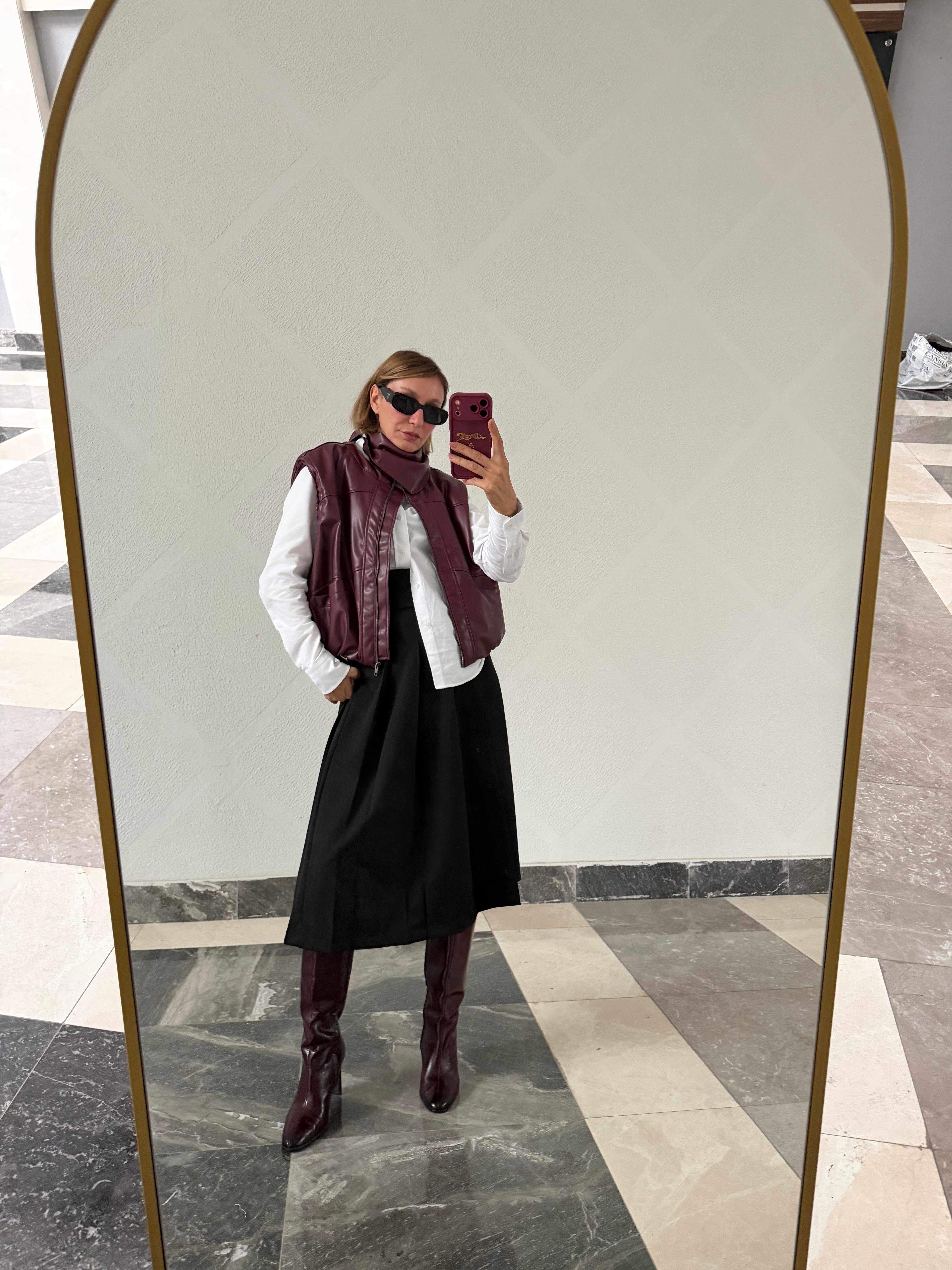 Marka Model Bordo Fularlı Deri Yelek