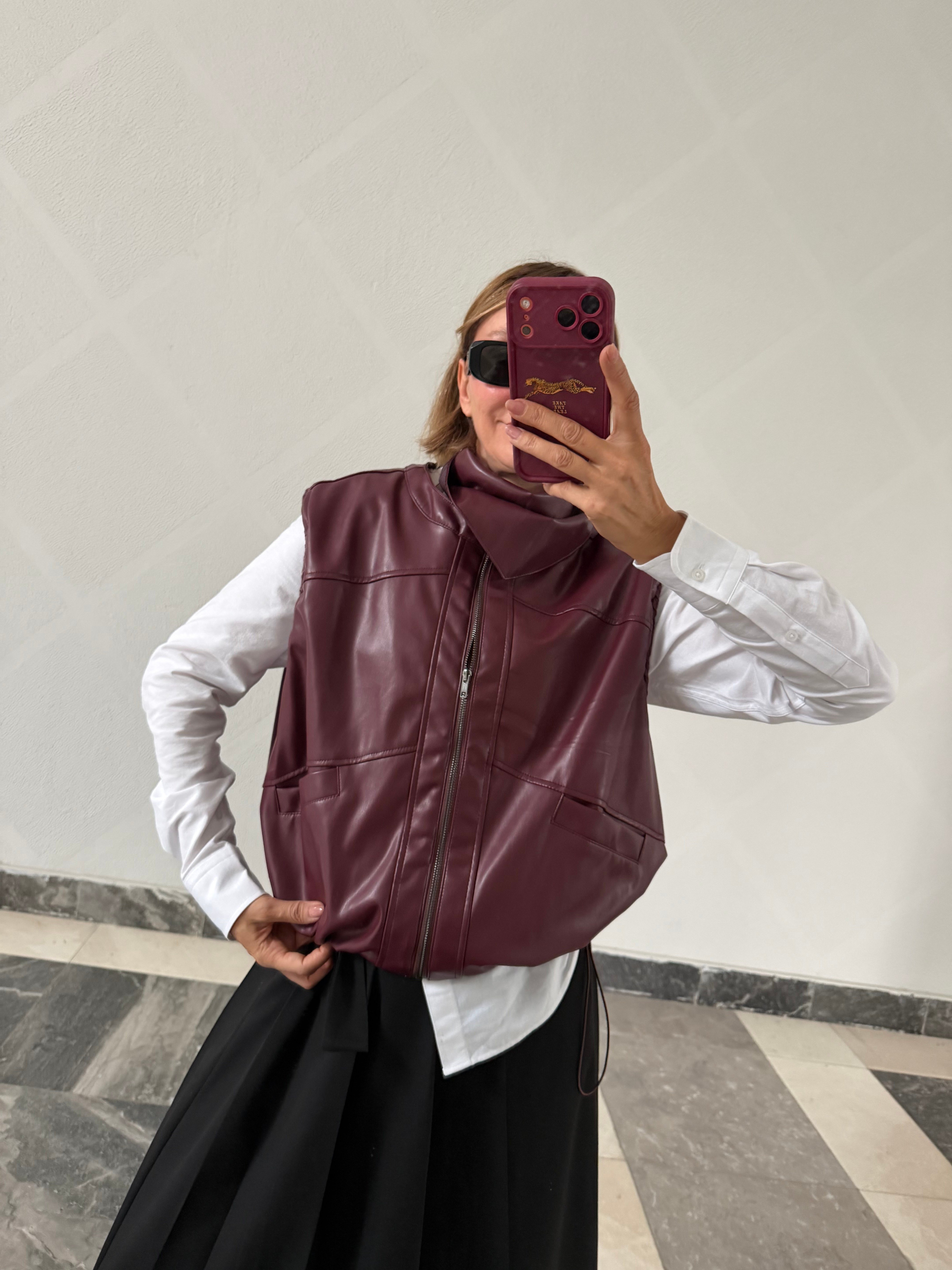 Marka Model Bordo Fularlı Deri Yelek