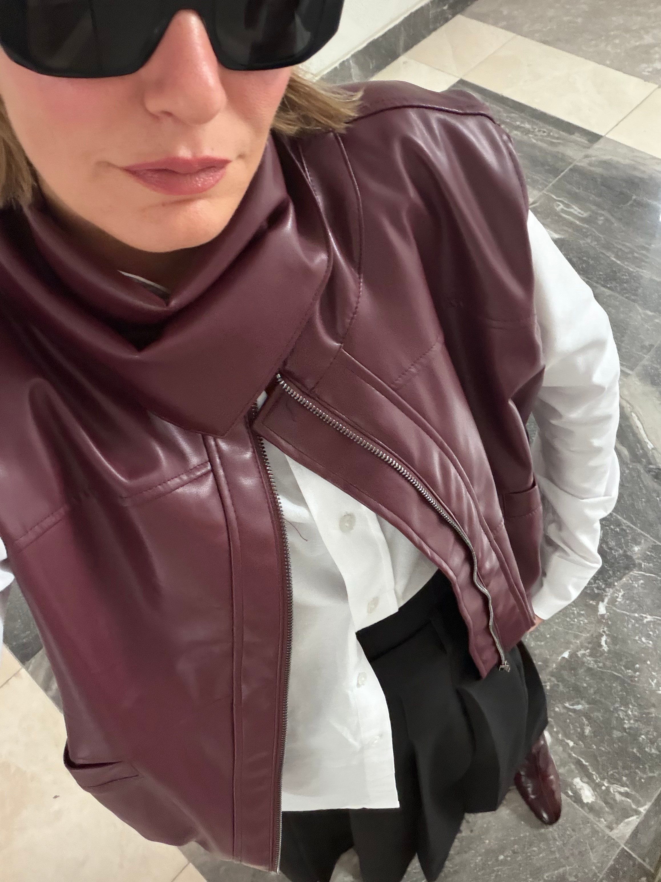 Marka Model Bordo Fularlı Deri Yelek
