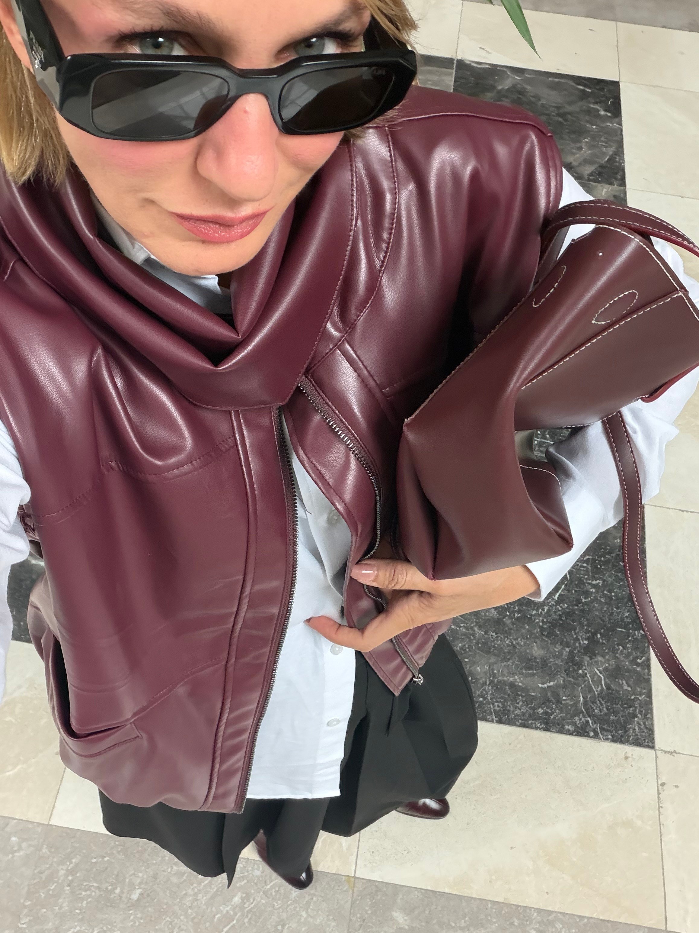 Marka Model Bordo Fularlı Deri Yelek