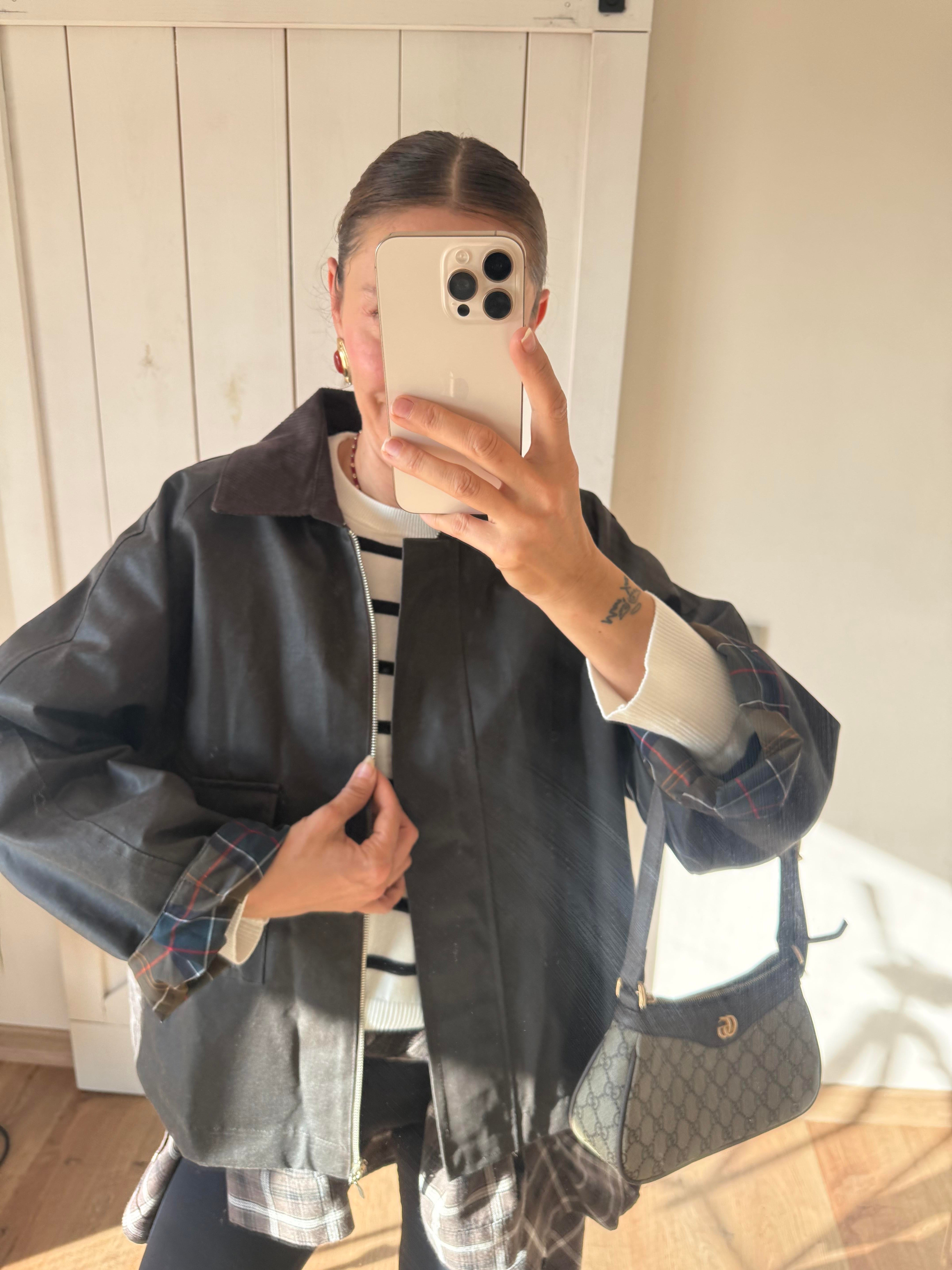 Marka Model İçi Ekoseli Yağlı Kumaş Haki Parka