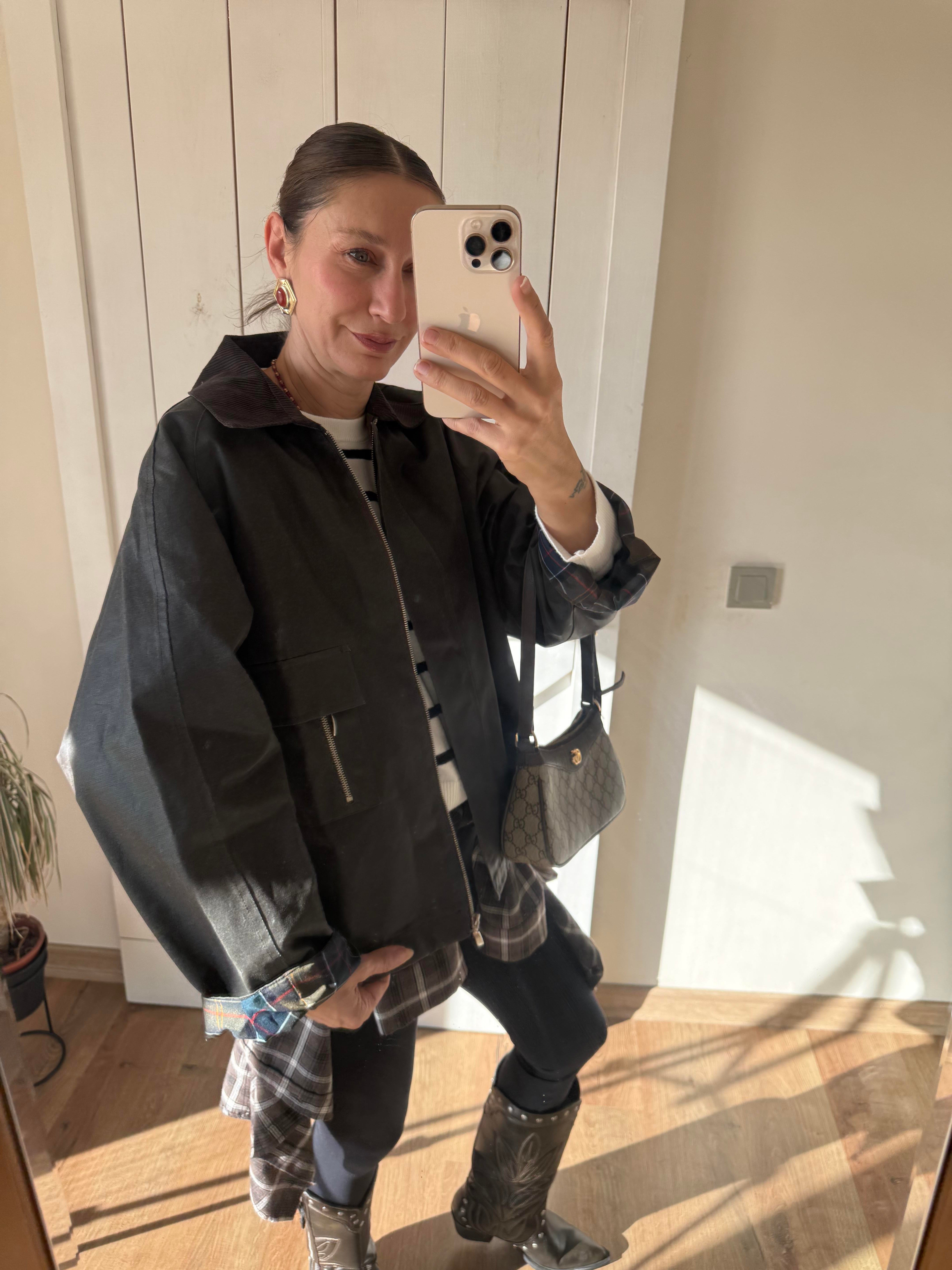 Marka Model İçi Ekoseli Yağlı Kumaş Haki Parka