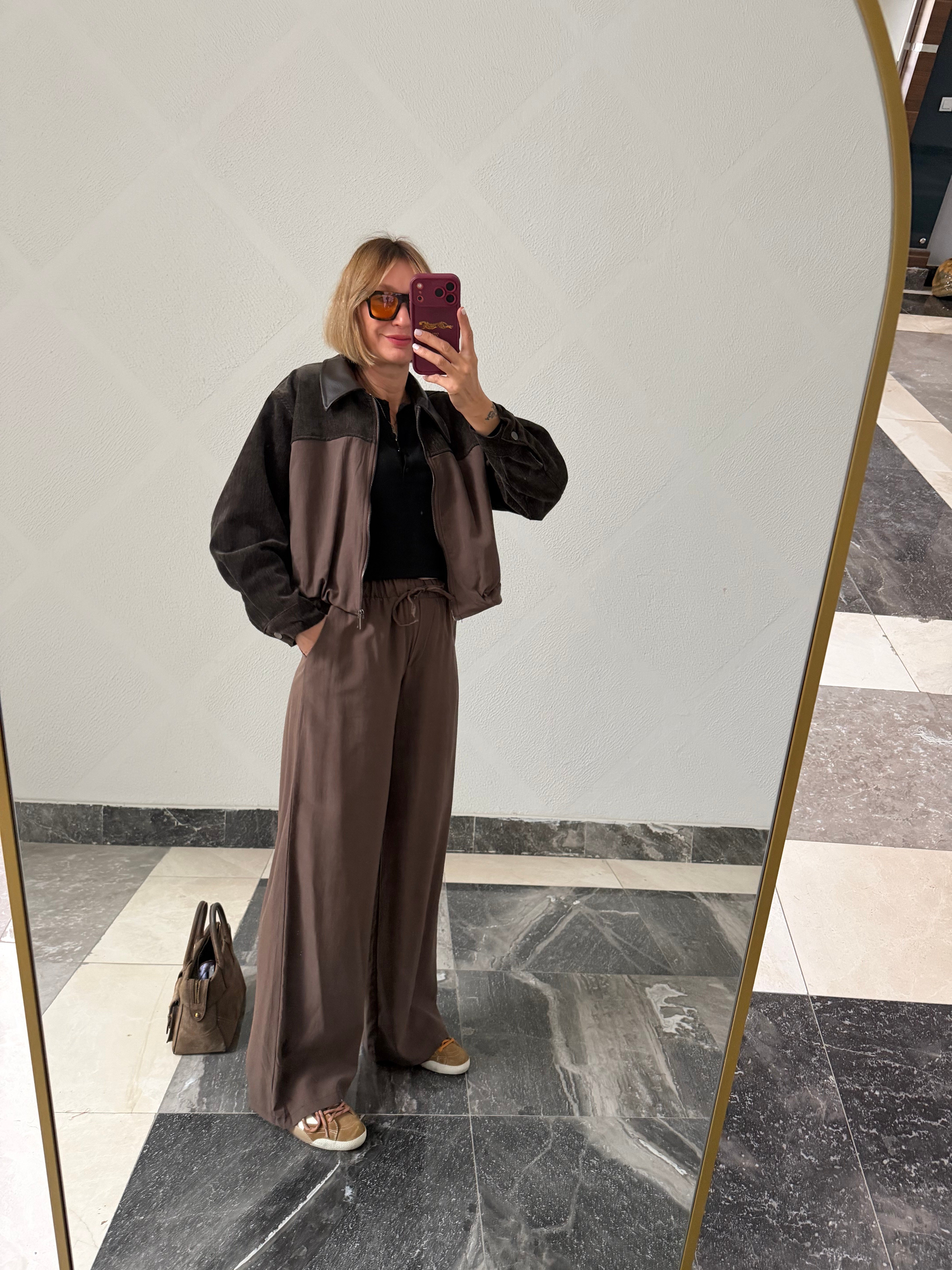 Marka Model Kahverengi Deri Yakalı Takım
