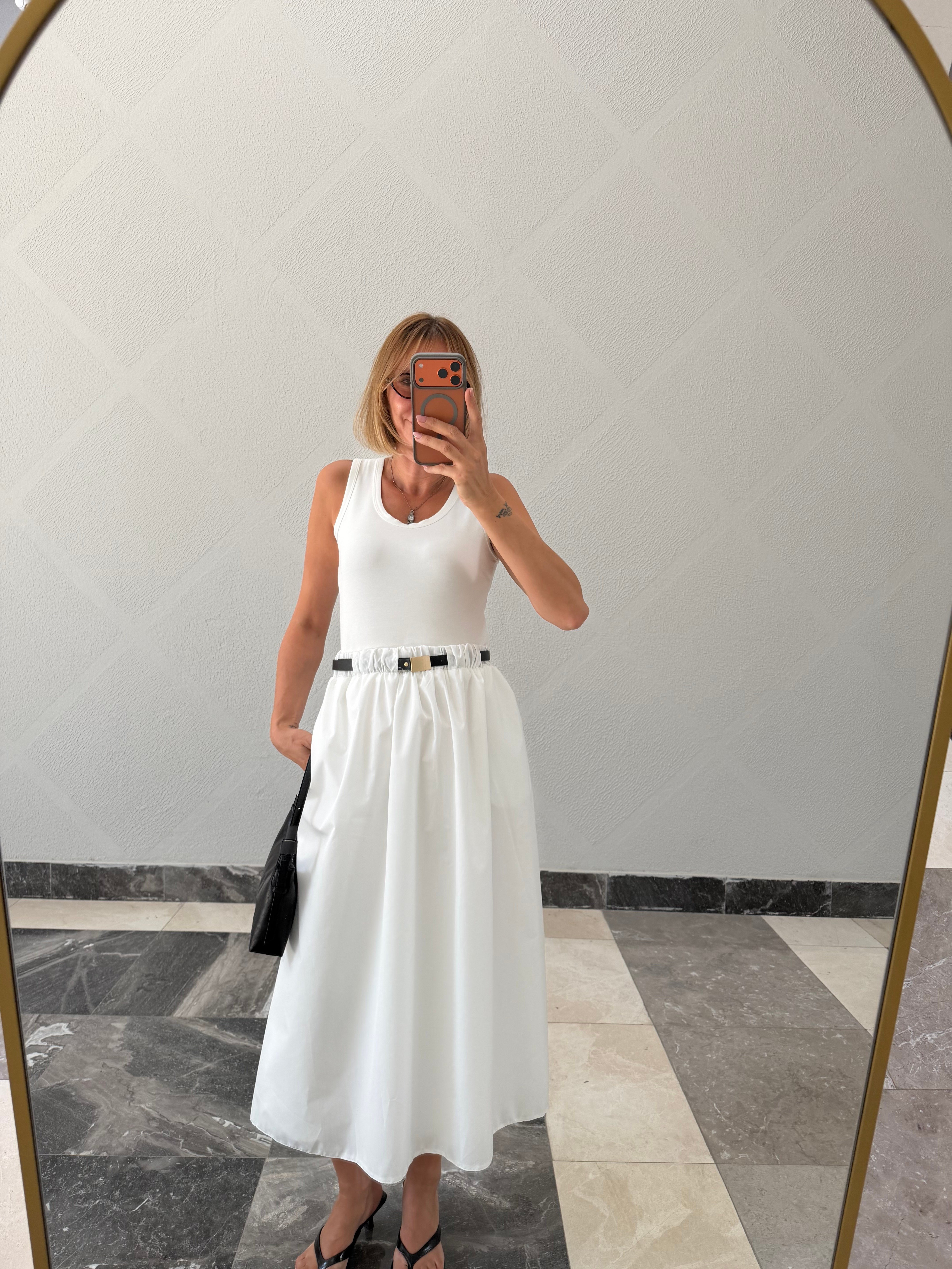 Marka Model Kemerli Beyaz Elbise