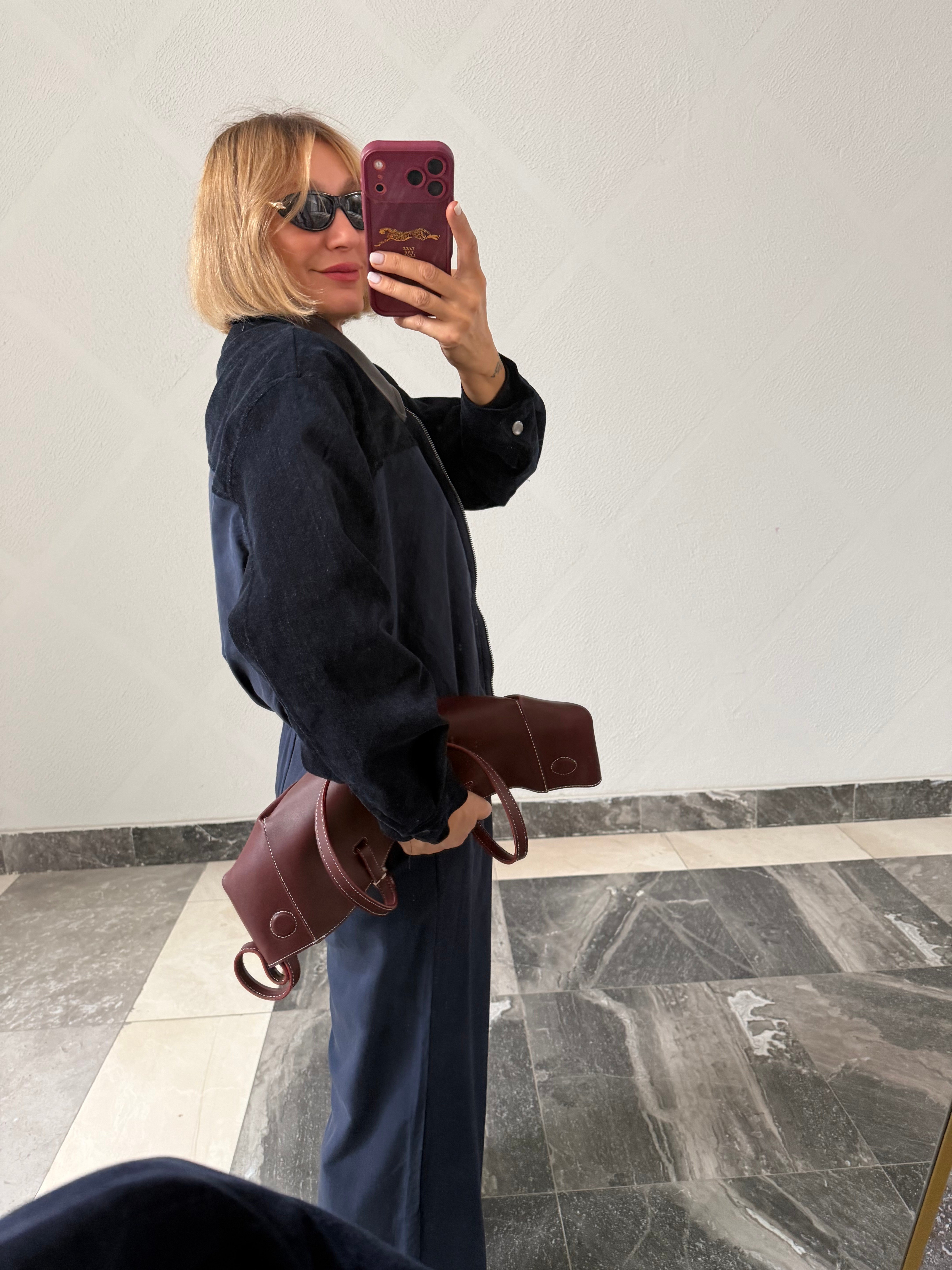 Marka Model Lacivert Deri Yakalı Takım