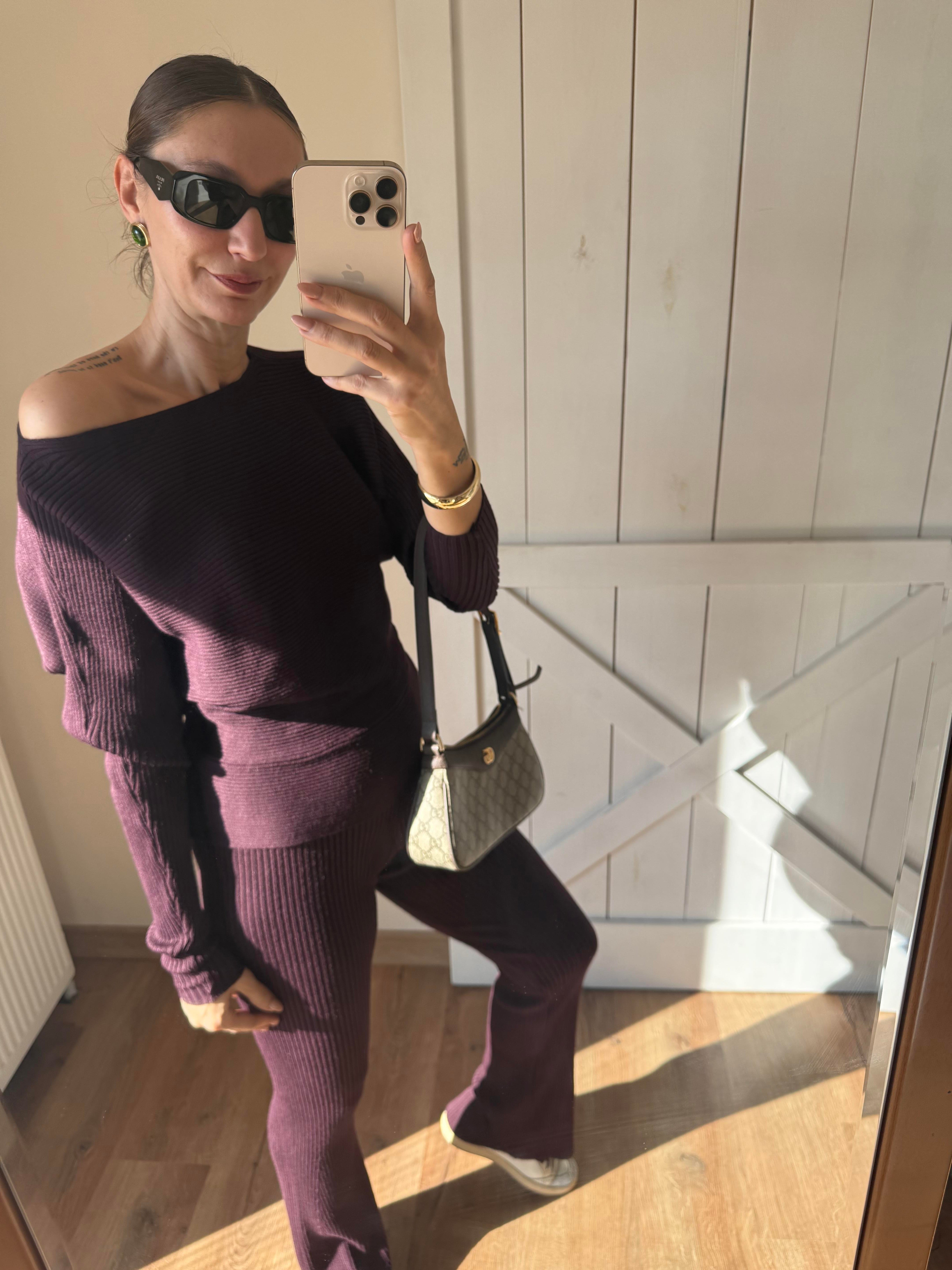 Marka Model Omuz Detaylı Bordo Triko Takım