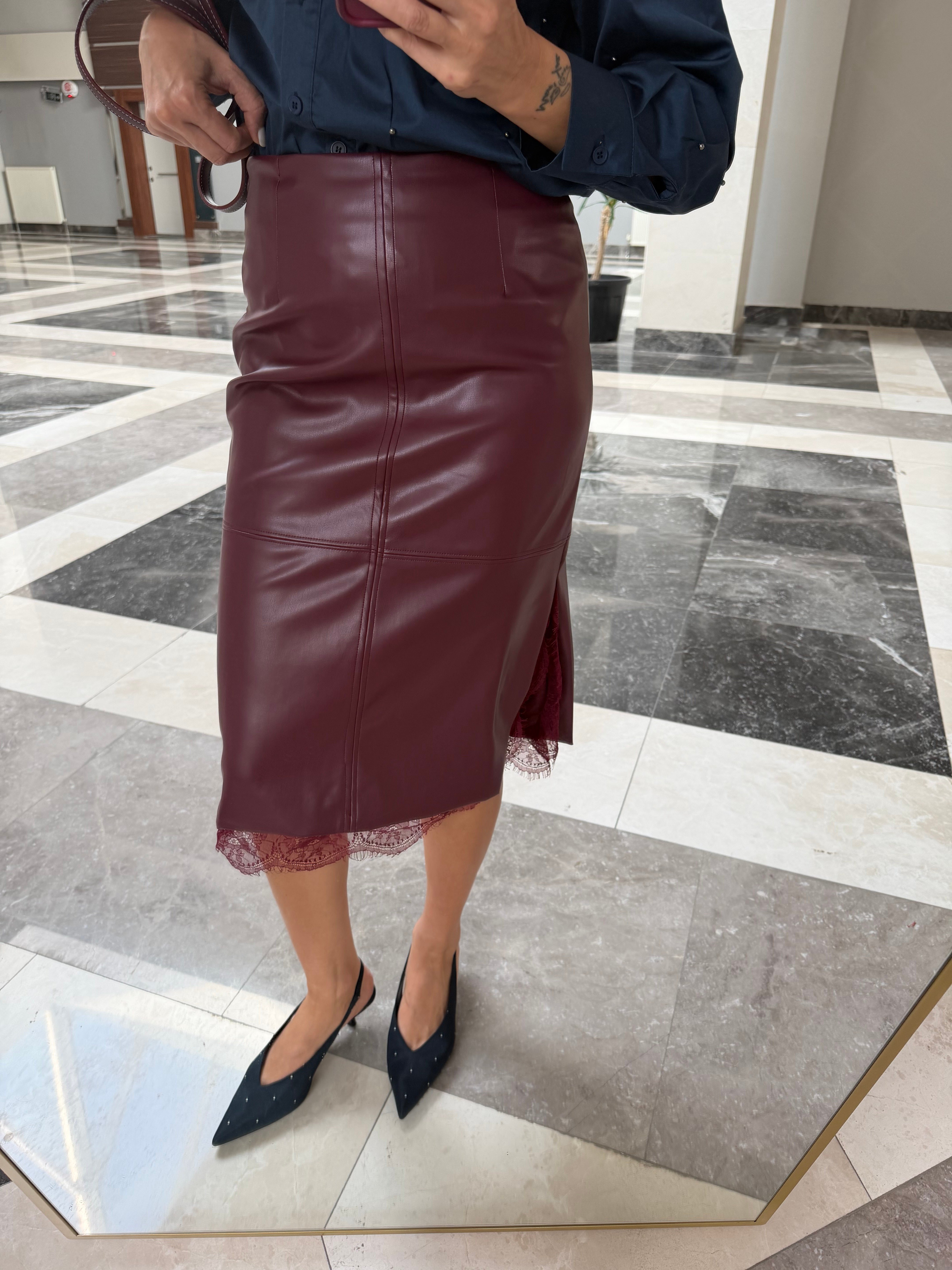 Marka Model Zarif Dantel Detaylı Bordo Deri Etek