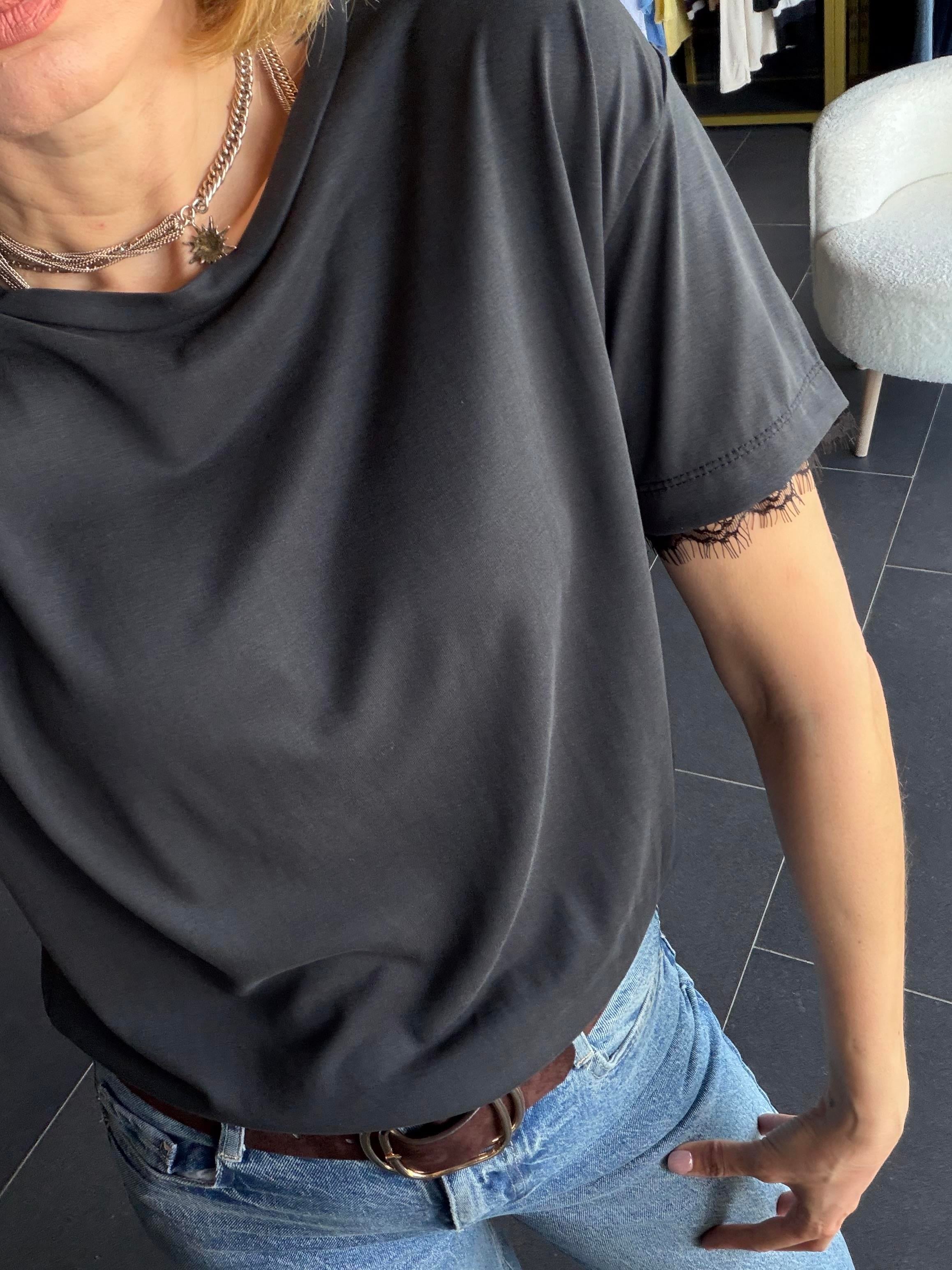 Massi Kol Dantel Detaylı Antrasit Tshirt
