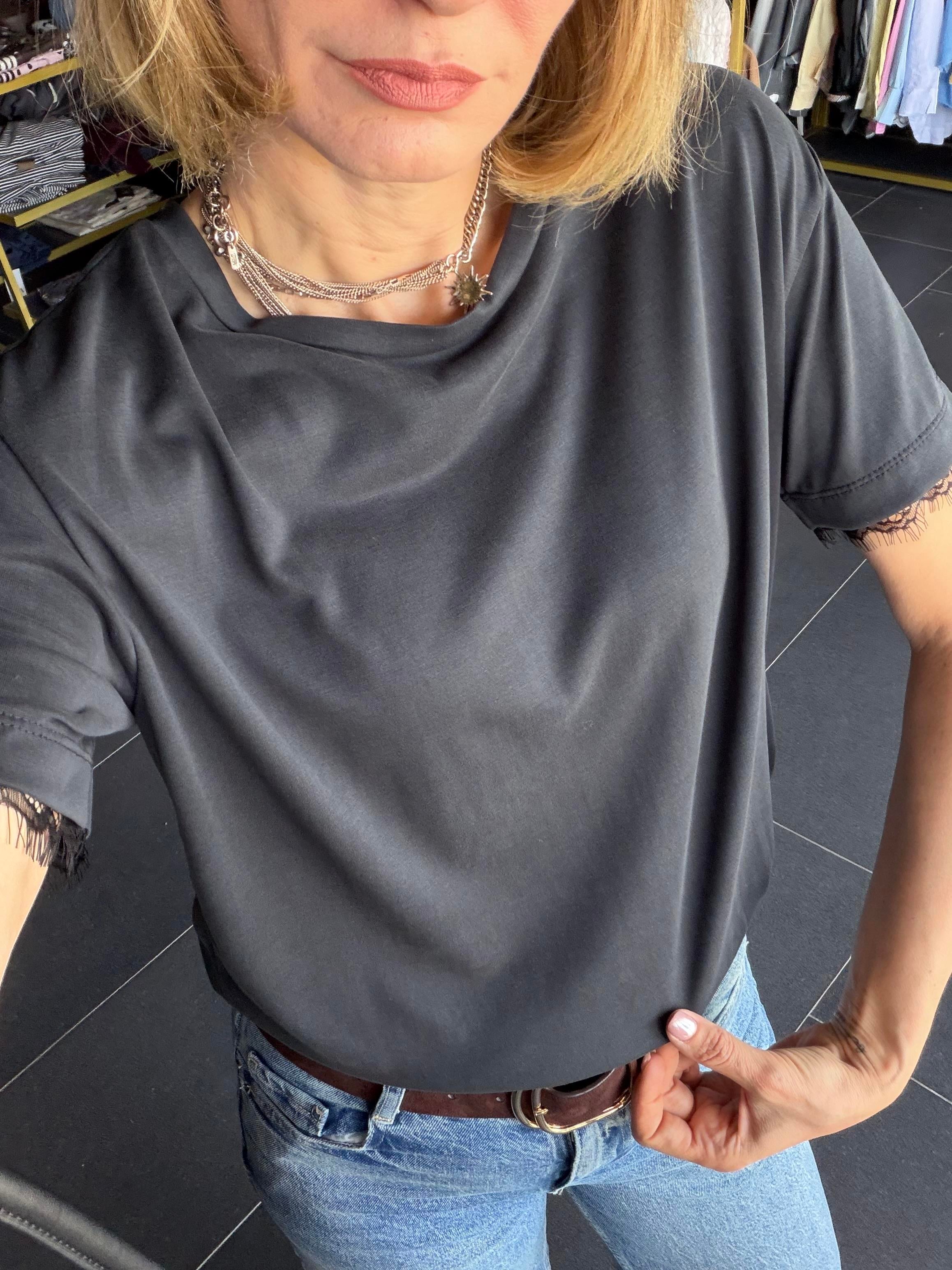 Massi Kol Dantel Detaylı Antrasit Tshirt