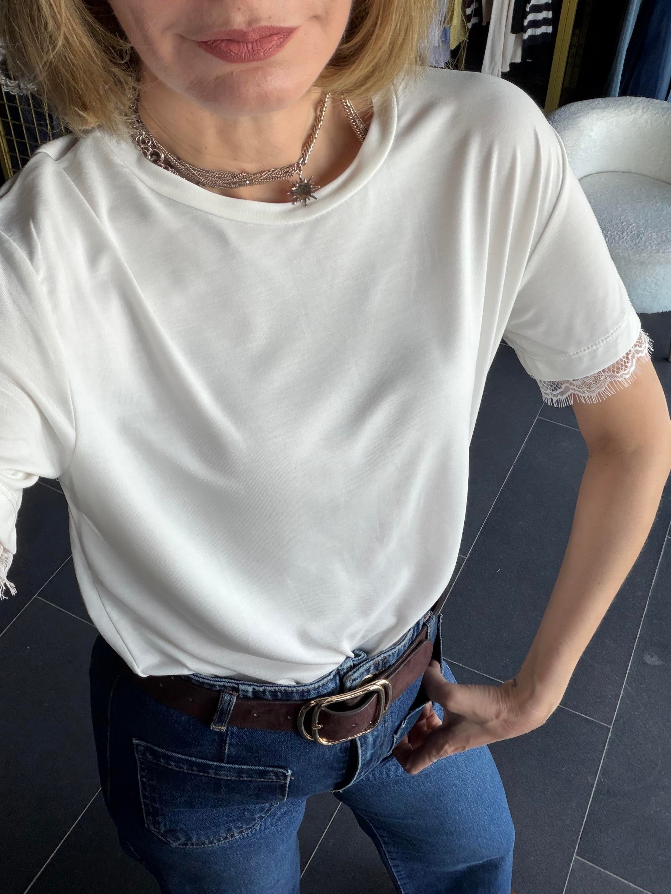 Massi Kol Dantel Detaylı Beyaz Tshirt