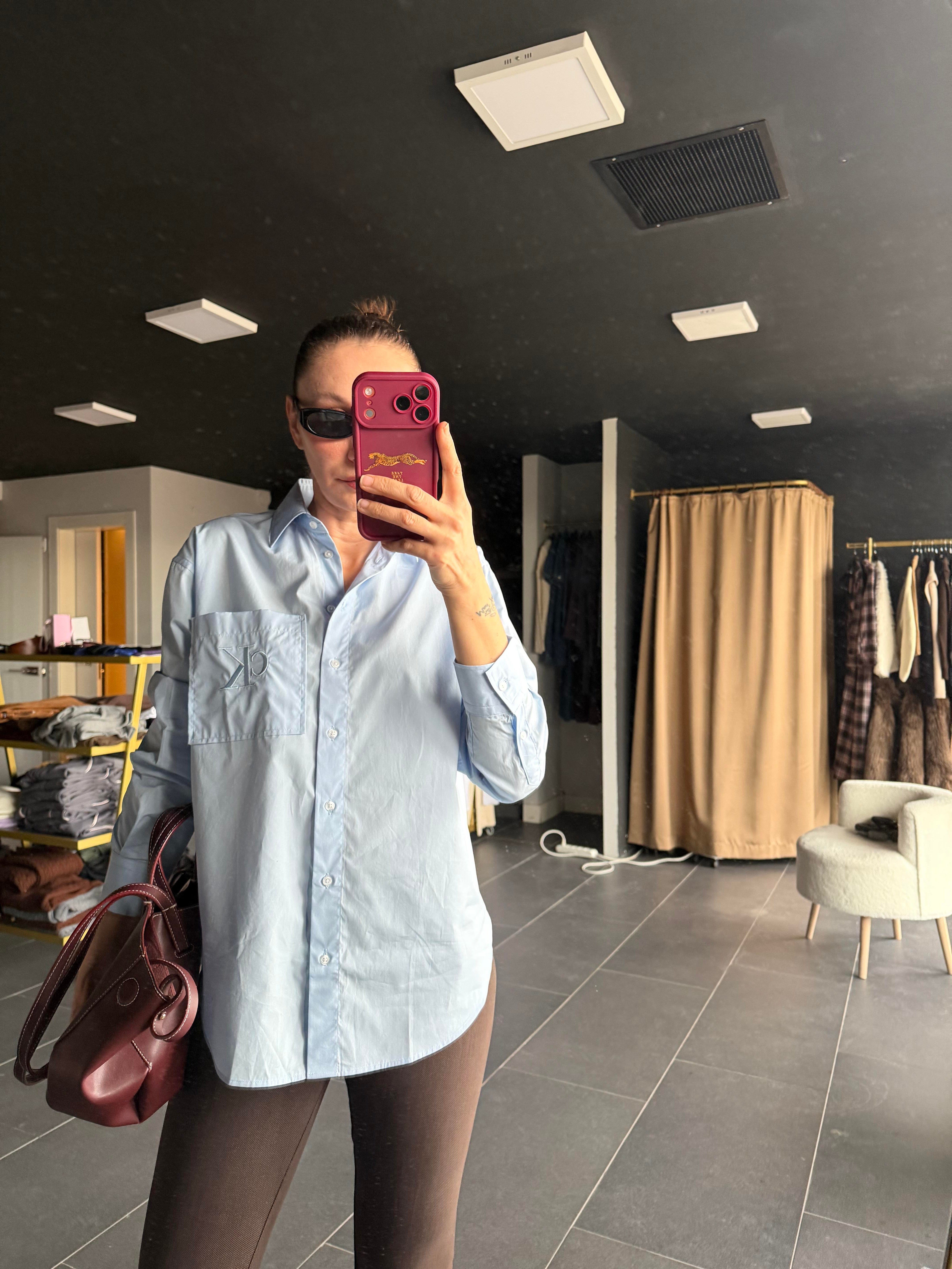 Mavi Cebi Nakışlı Etek Ucu Dalgalı Premium Gömlek