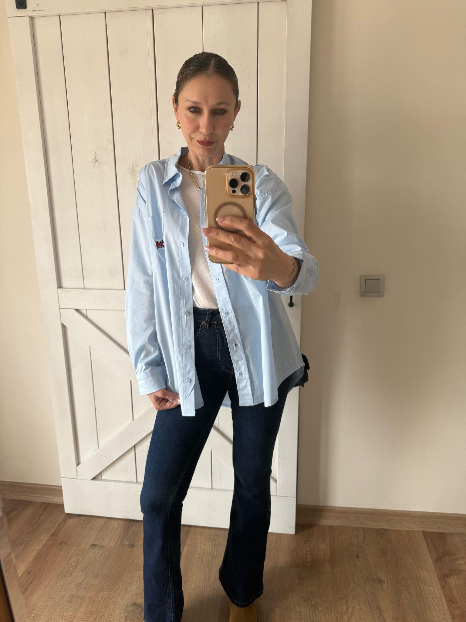 Mavi Etek Ucu Dalgalı Gömlek