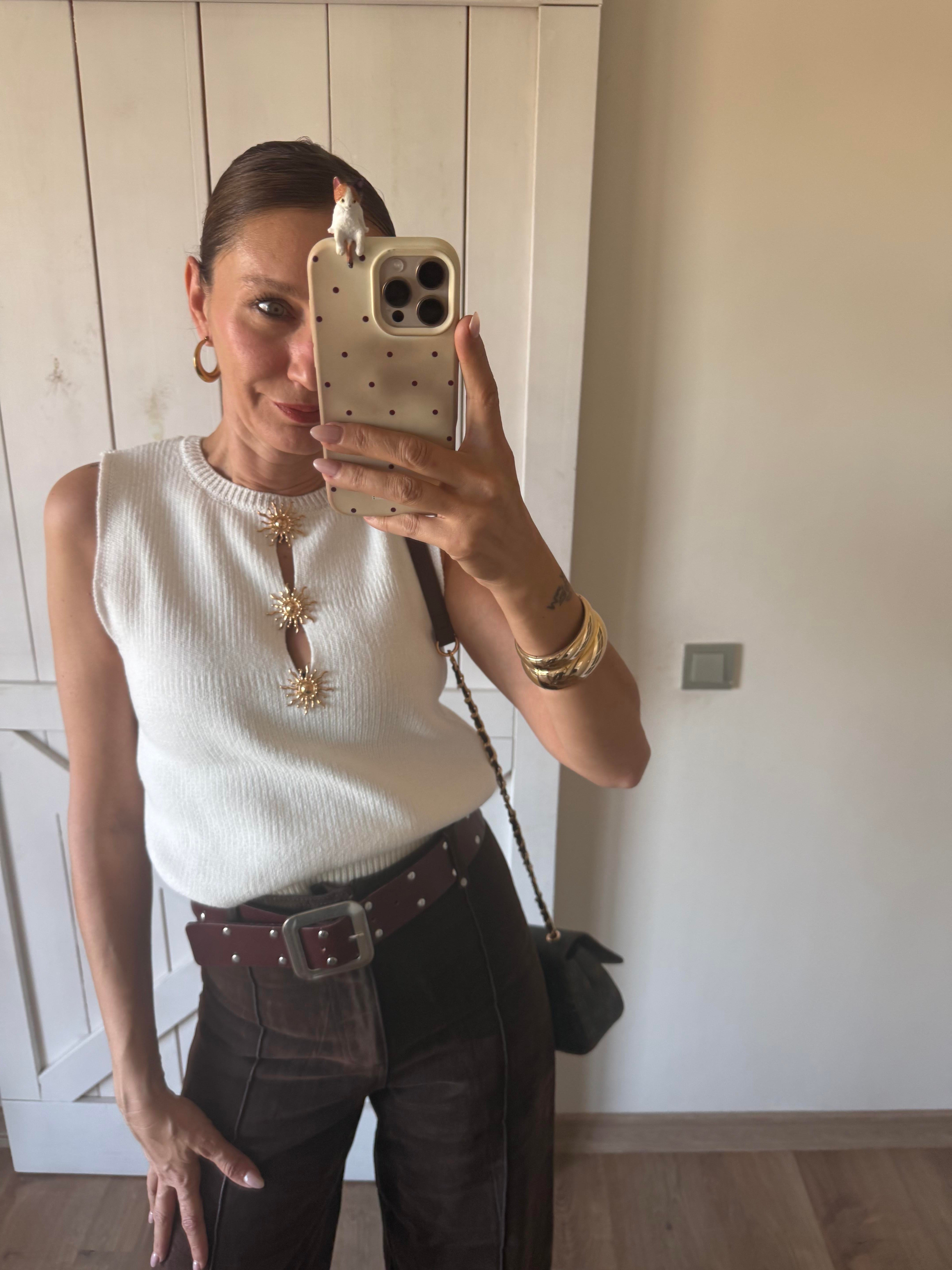 Mücevher Düğmeli Güneşli Triko