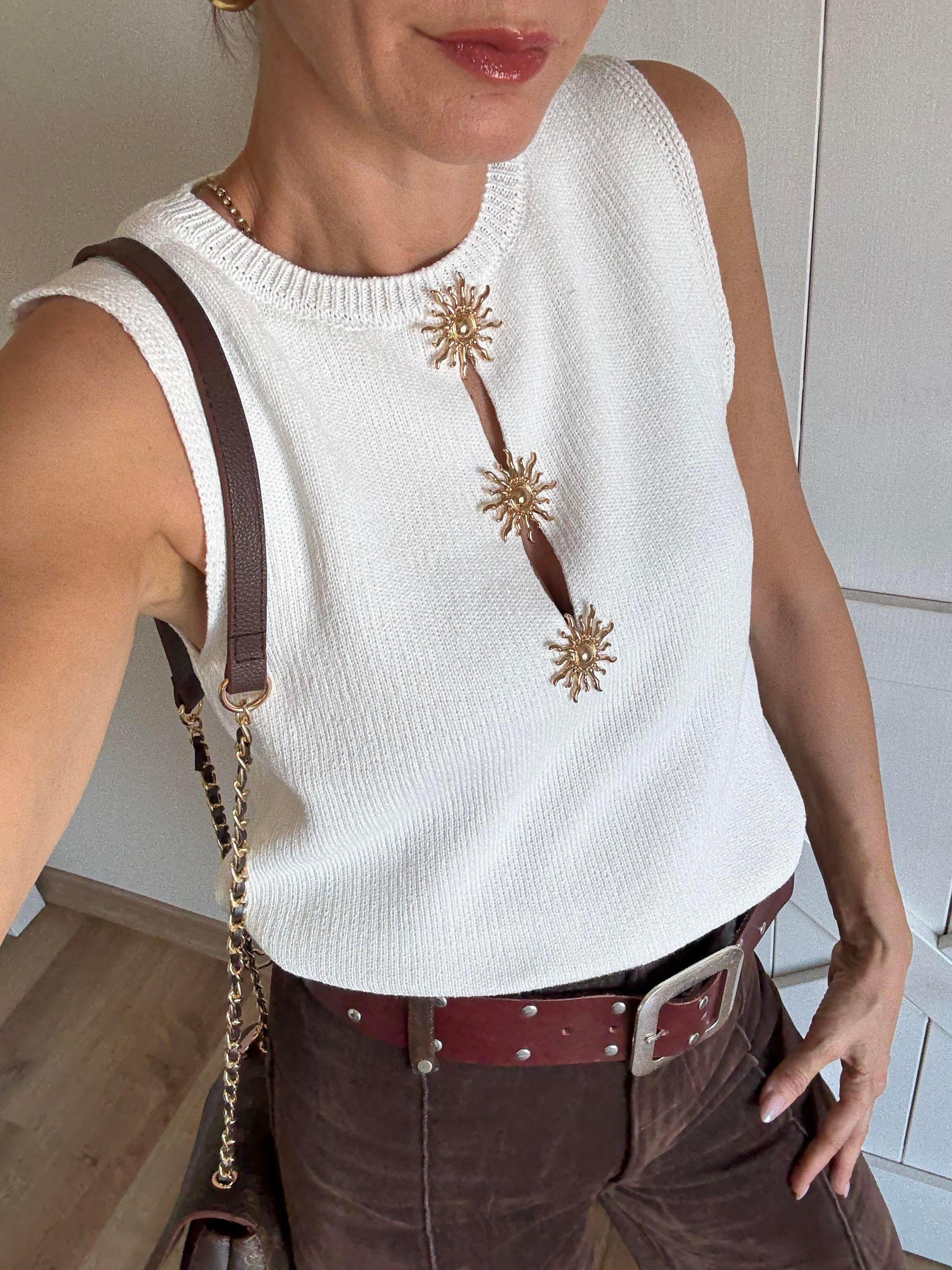 Mücevher Düğmeli Güneşli Triko