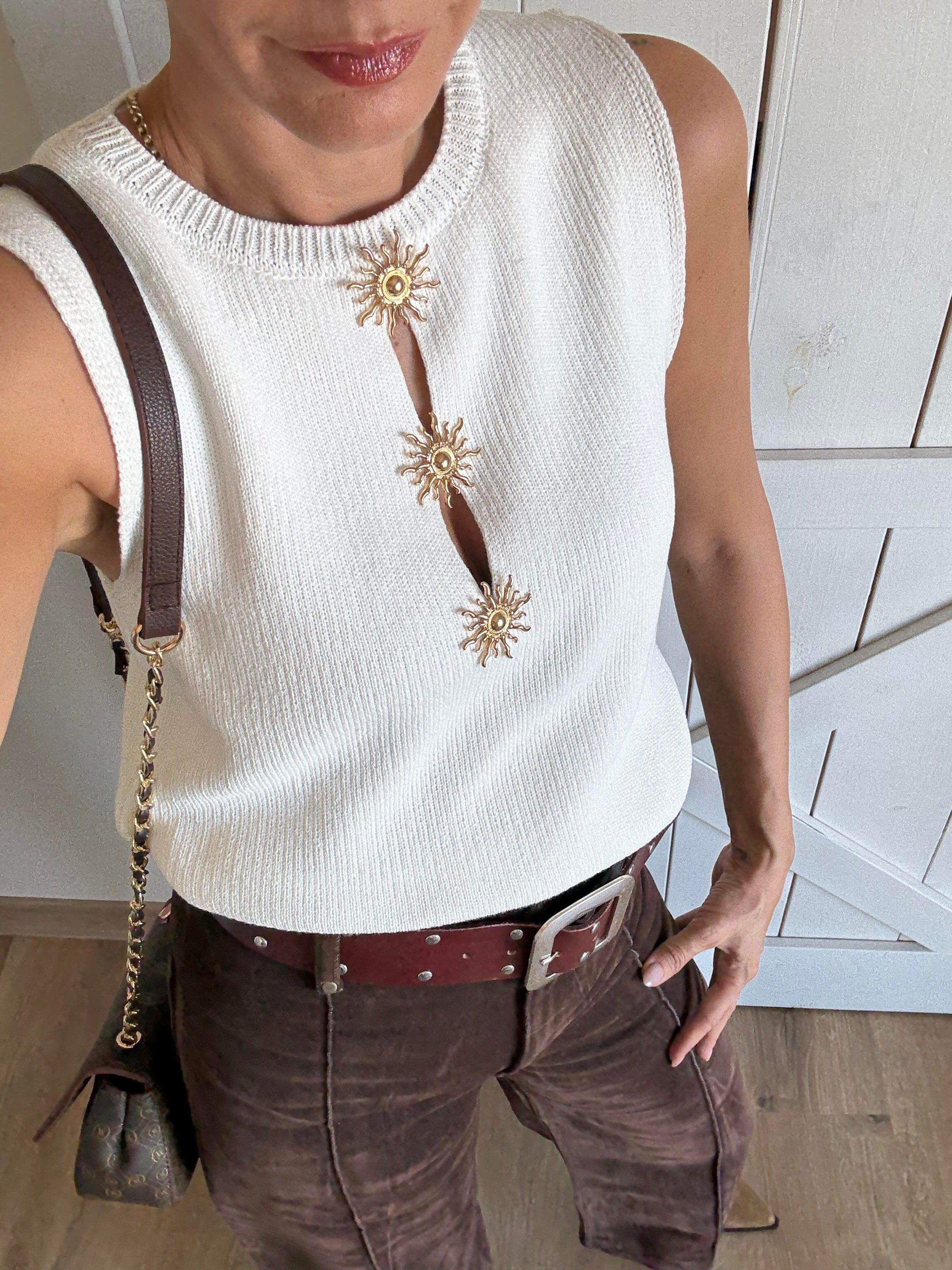 Mücevher Düğmeli Güneşli Triko