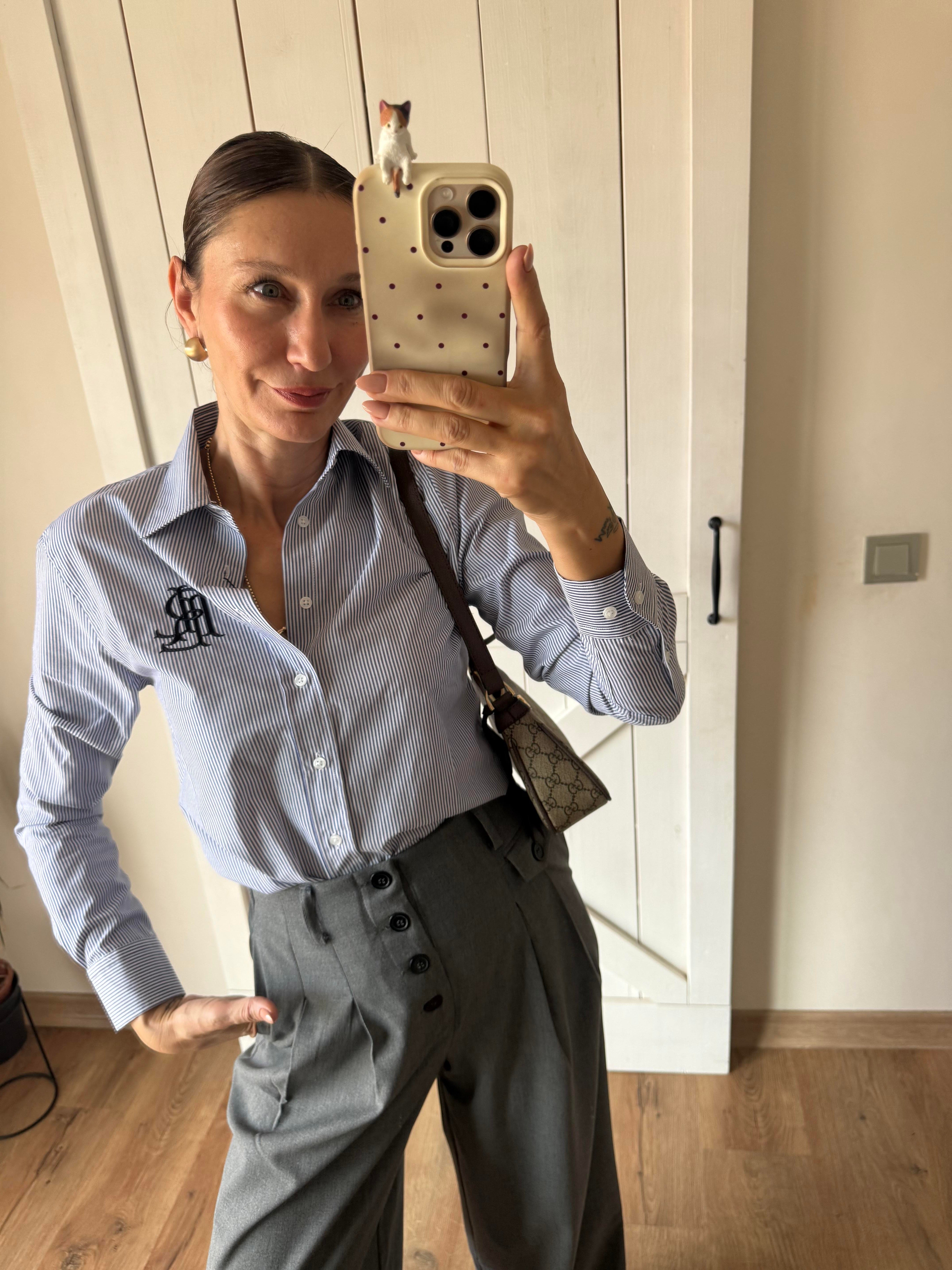 Nakış Detaylı Mavi İnce Çizgili Gömlek