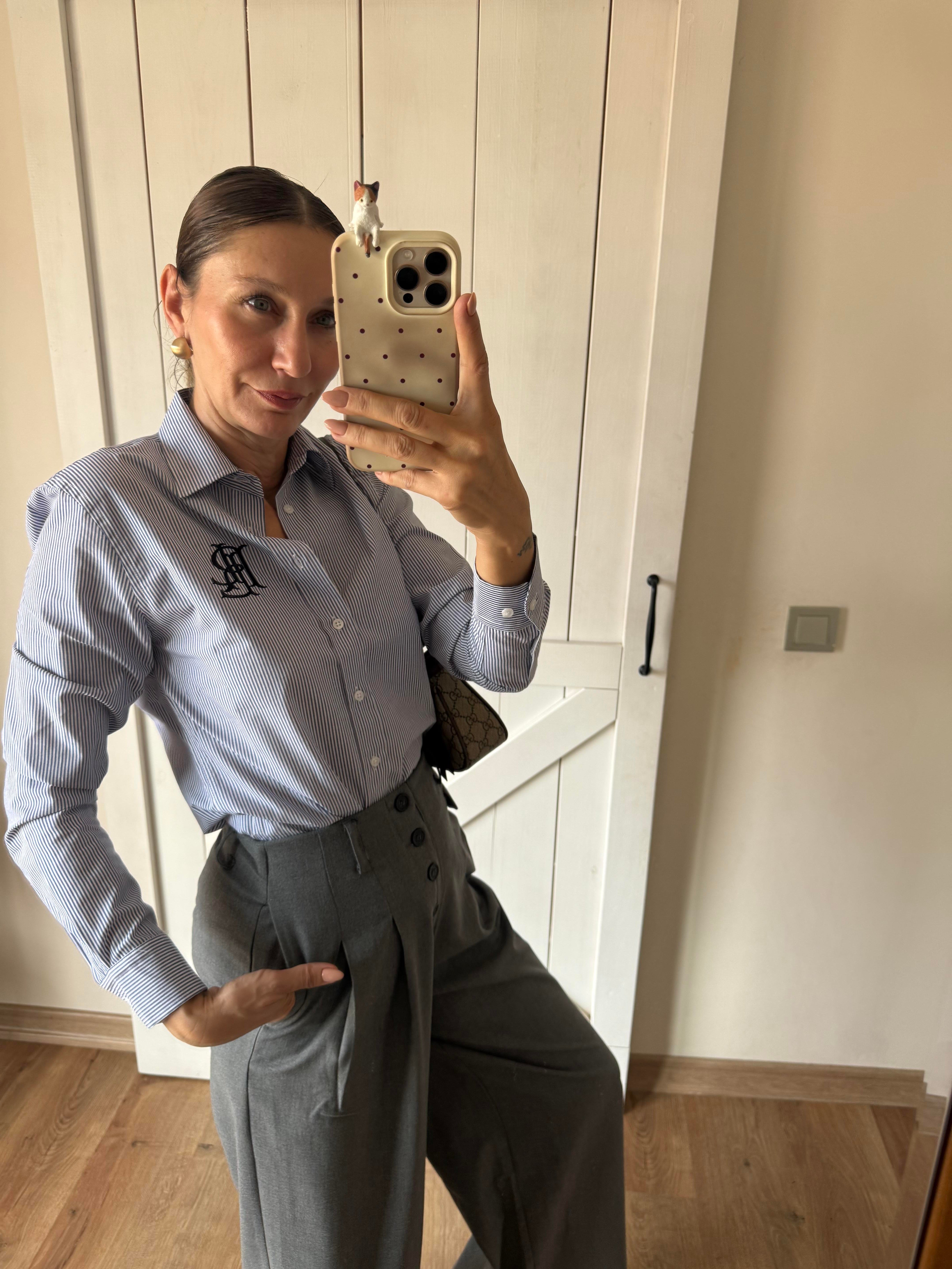 Nakış Detaylı Mavi İnce Çizgili Gömlek