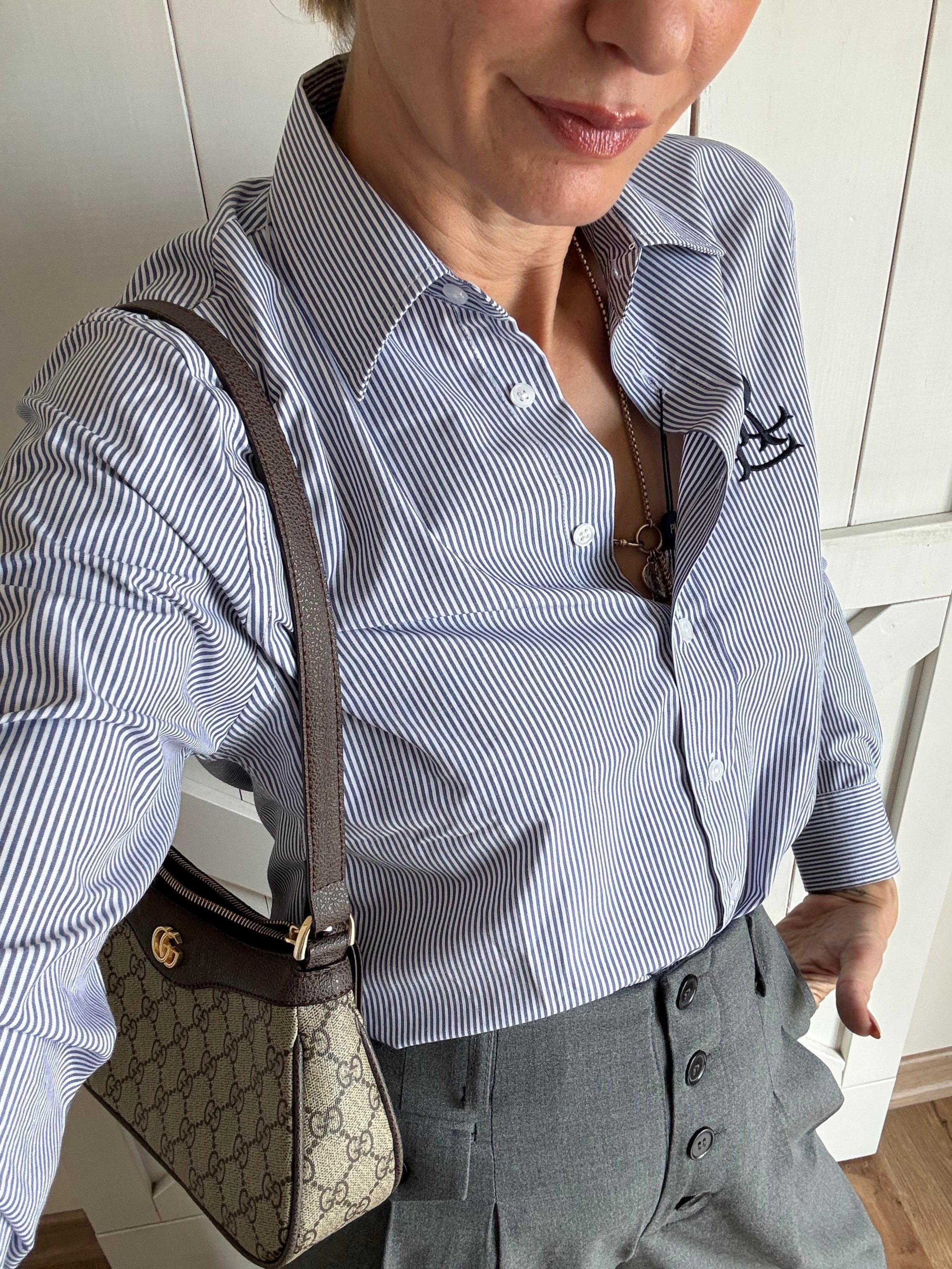 Nakış Detaylı Mavi İnce Çizgili Gömlek