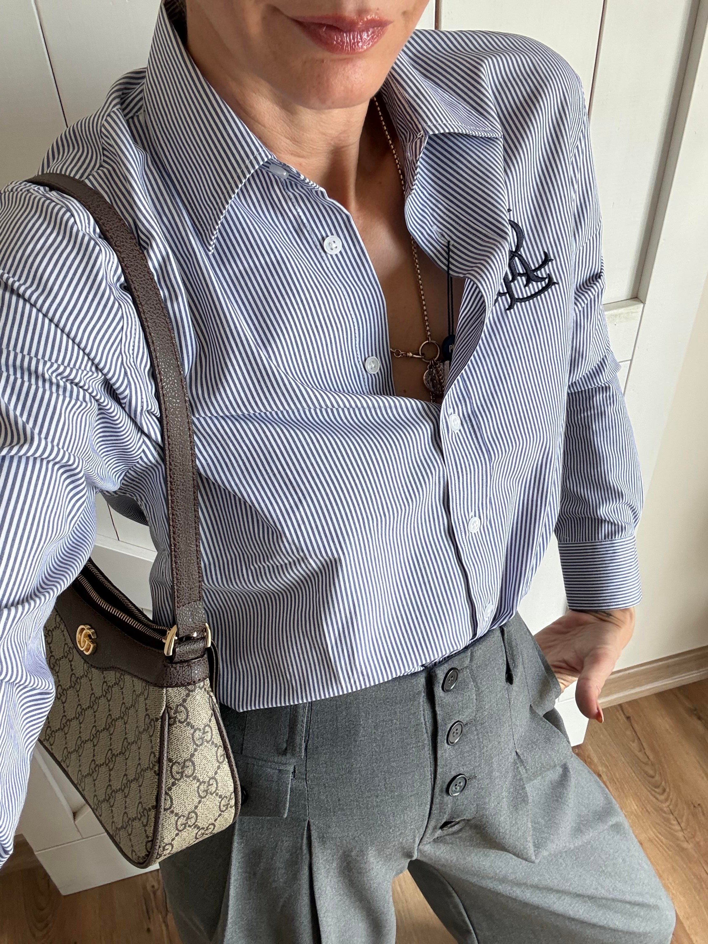 Nakış Detaylı Mavi İnce Çizgili Gömlek