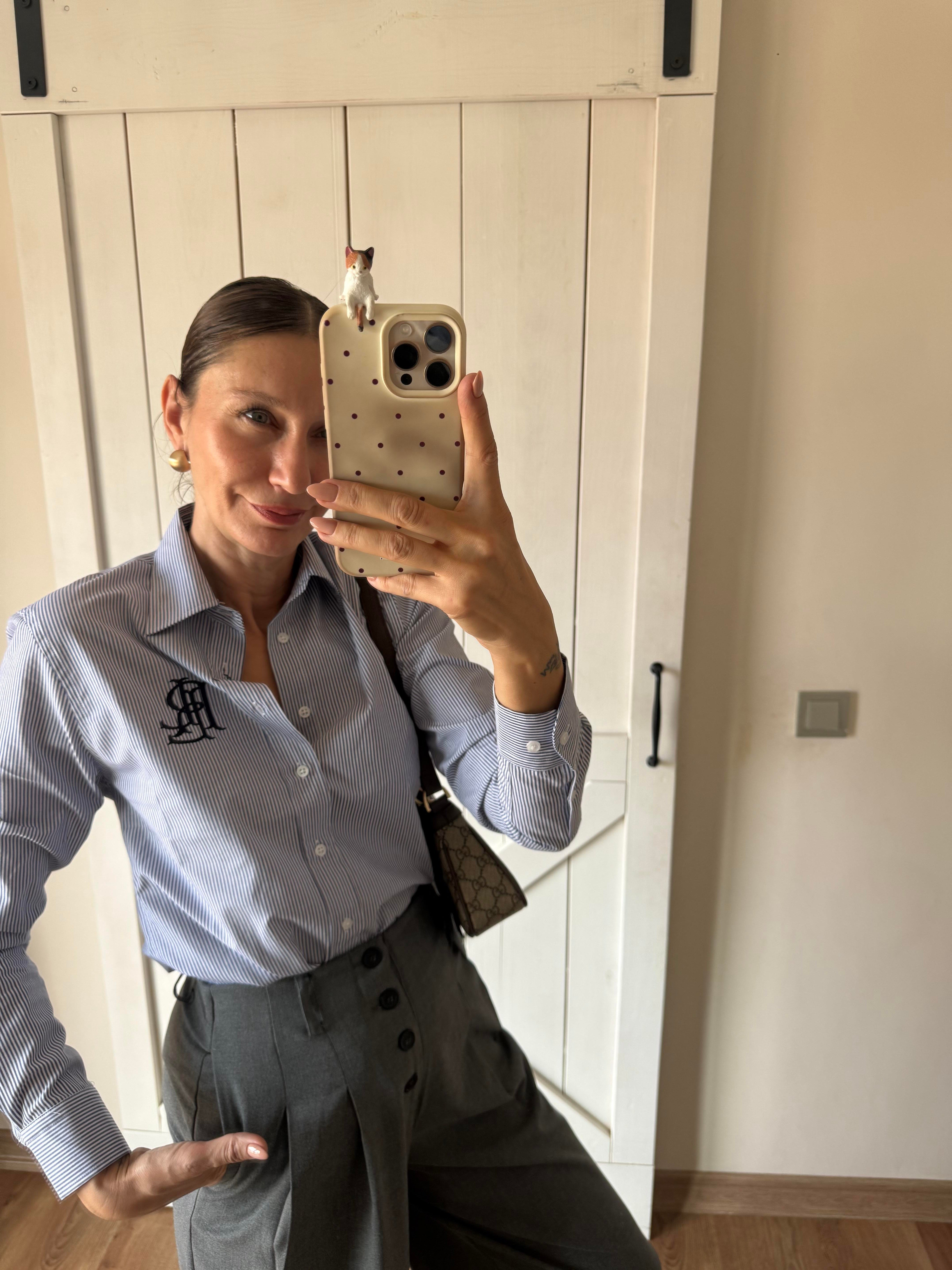 Nakış Detaylı Mavi İnce Çizgili Gömlek