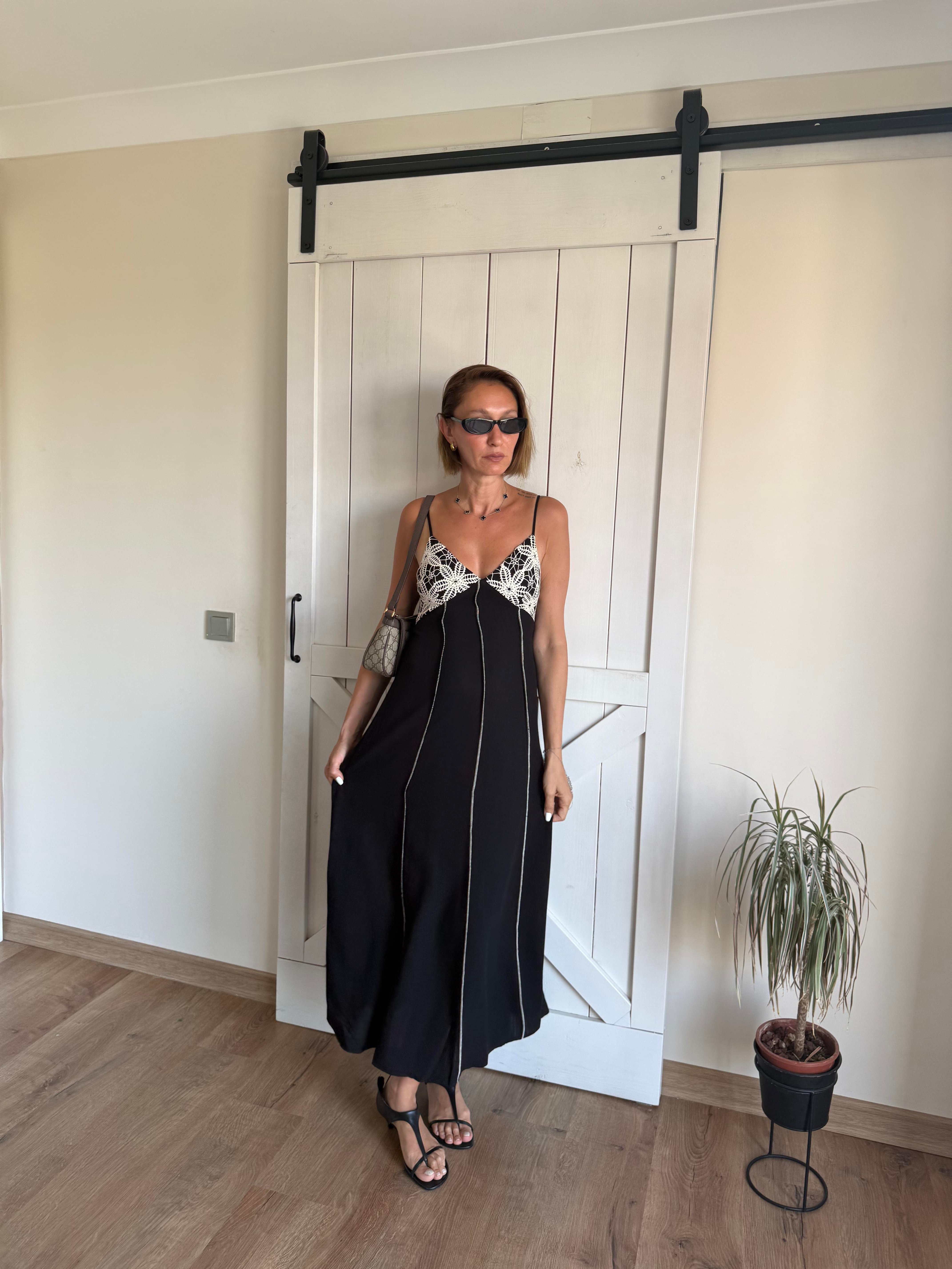 Nakışlı Midi Elbise