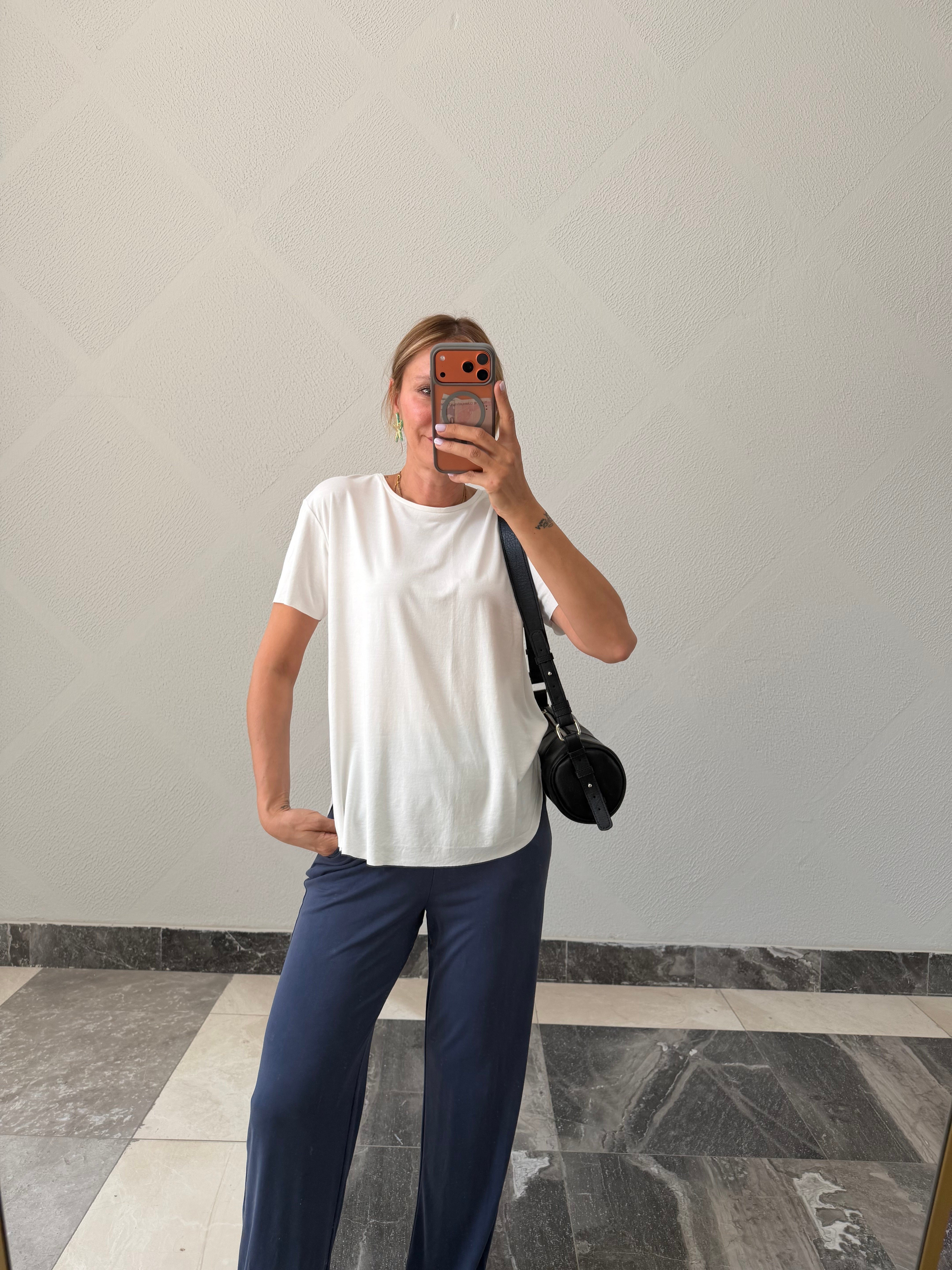 Oyş  Etek Ucu Dalgalı Beyaz Tshirt