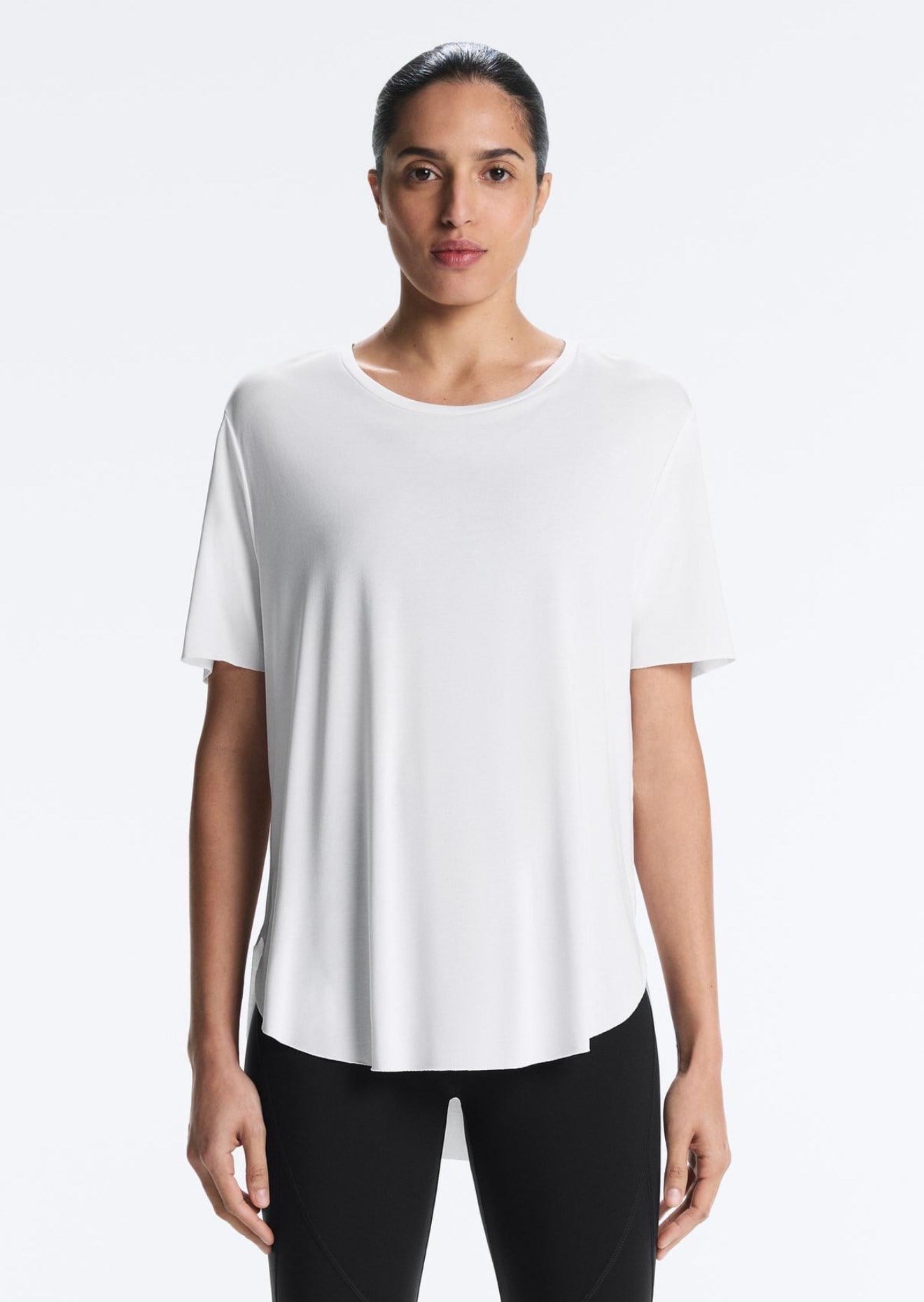 Oyş  Etek Ucu Dalgalı Beyaz Tshirt