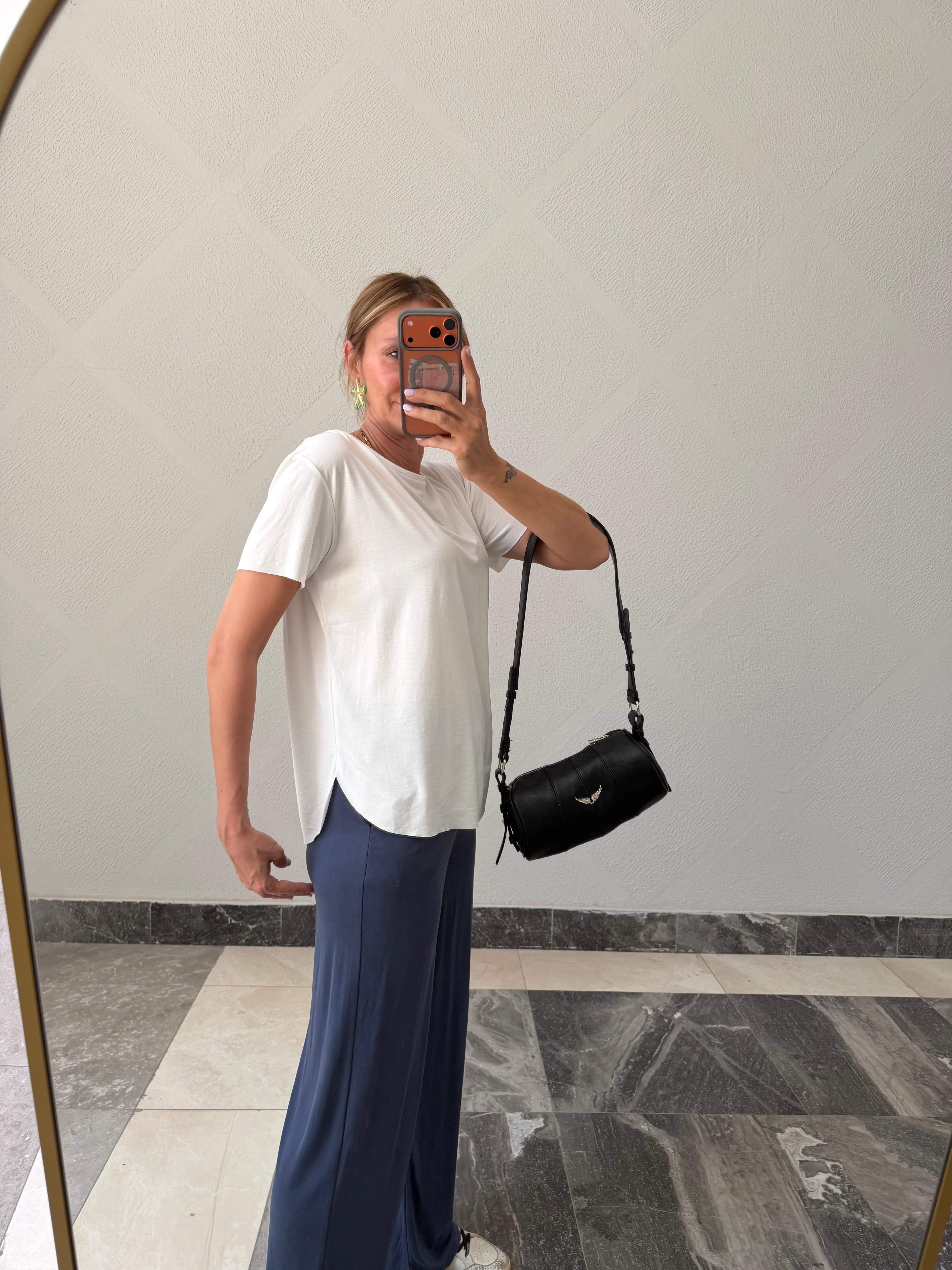Oyş  Etek Ucu Dalgalı Beyaz Tshirt