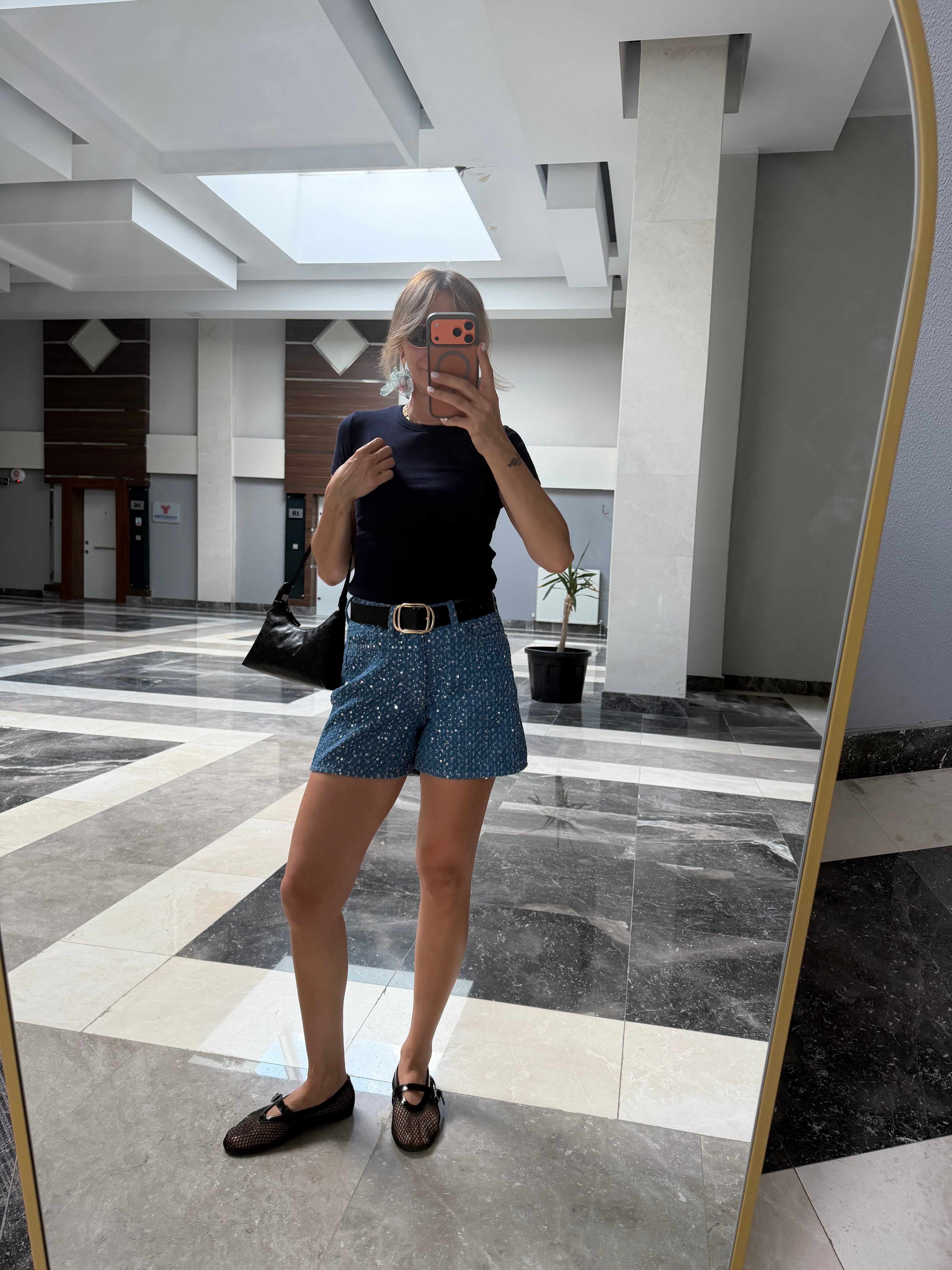 Payetli Koyu Mavi Şehir İçi Boy Şort
