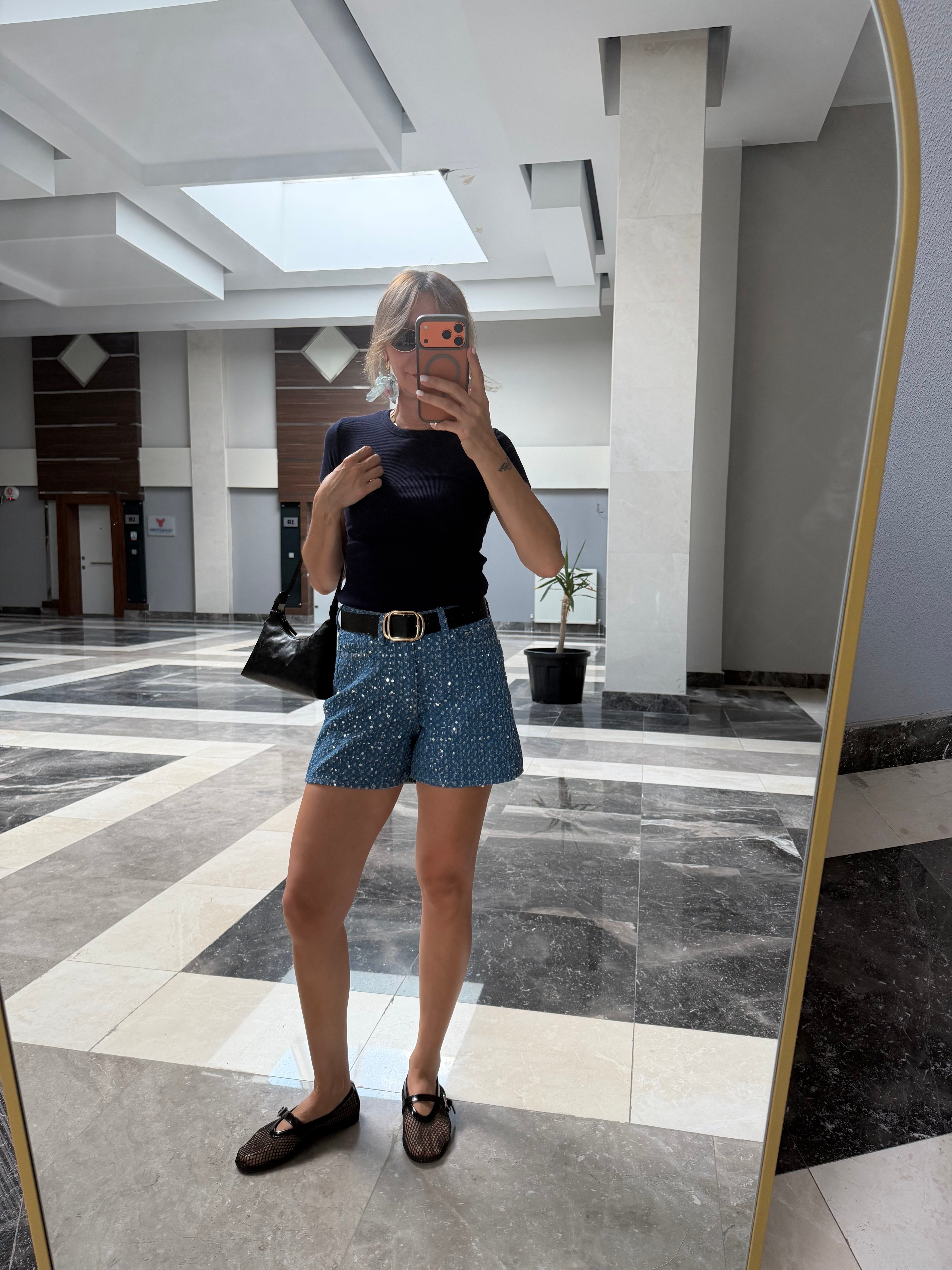 Payetli Koyu Mavi Şehir İçi Boy Şort