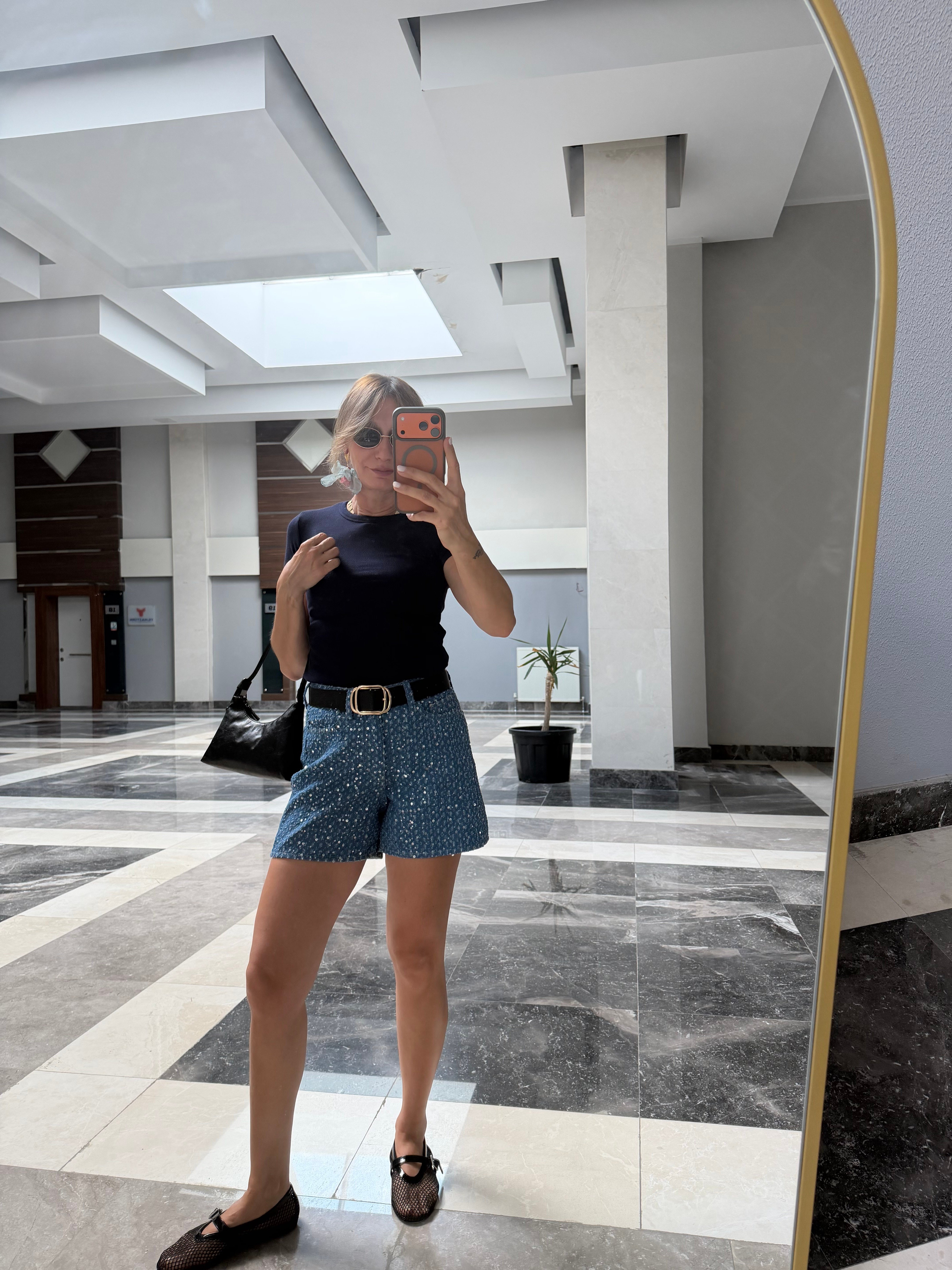 Payetli Koyu Mavi Şehir İçi Boy Şort